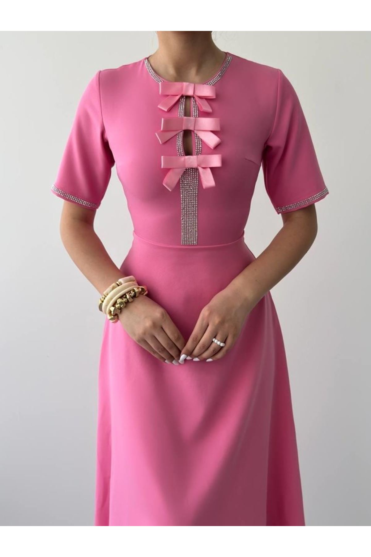 Wera Taşlı Fiyonk Detaylı Elbise