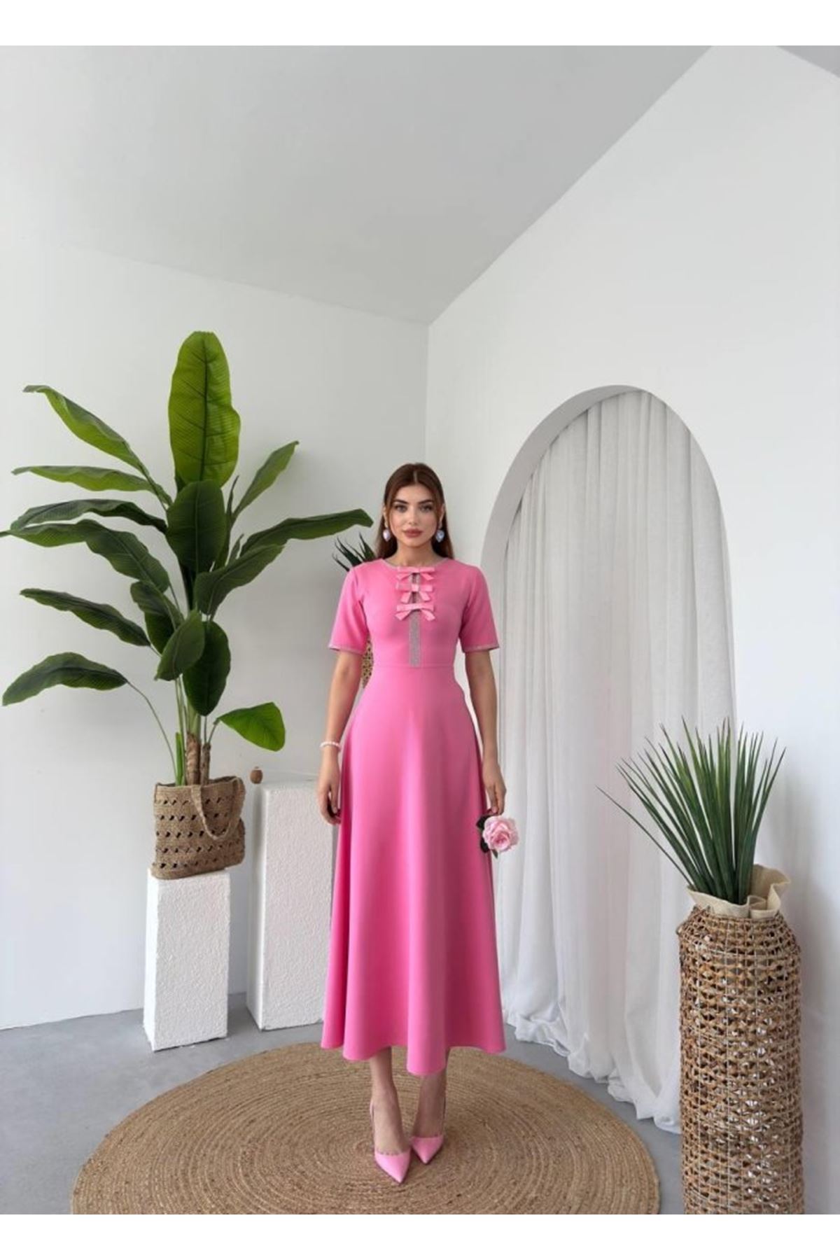 Wera Taşlı Fiyonk Detaylı Elbise