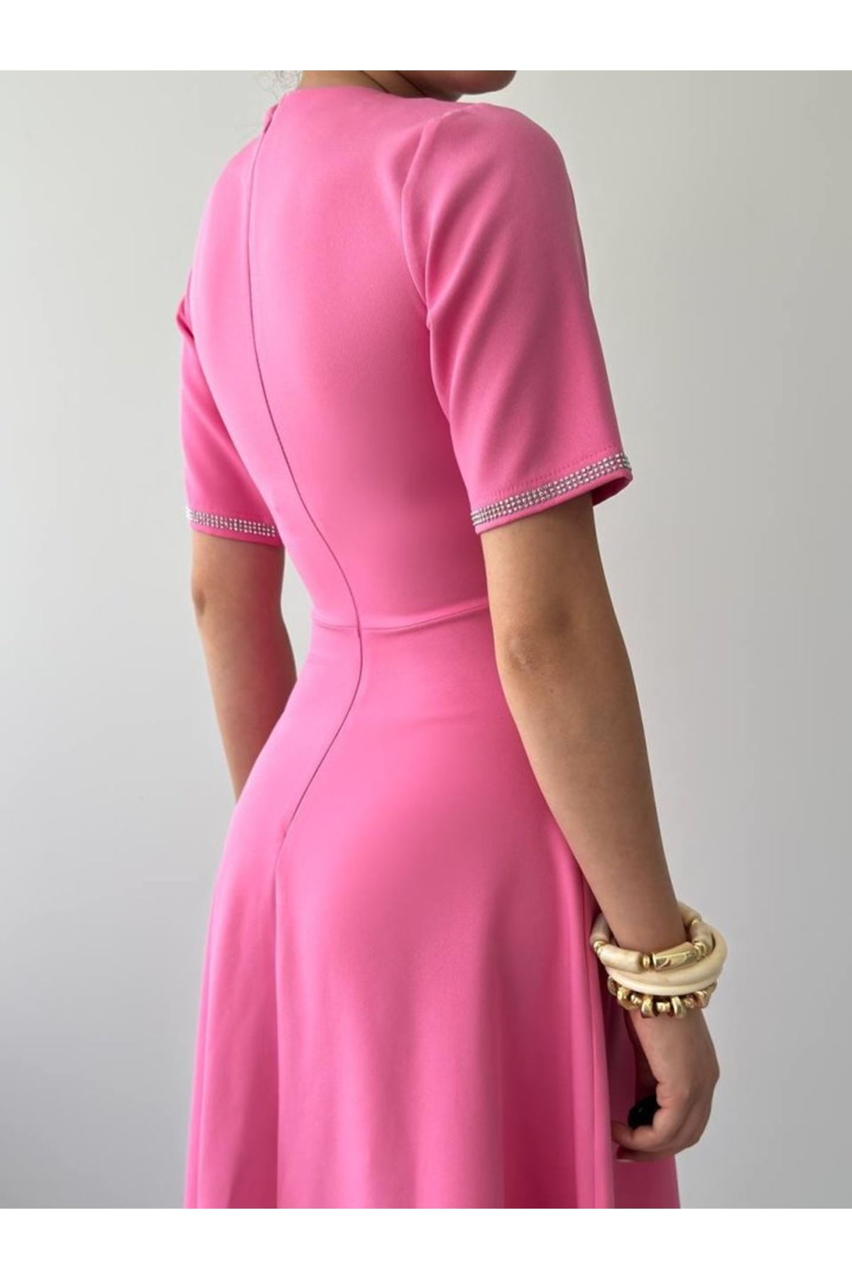 Wera Taşlı Fiyonk Detaylı Elbise