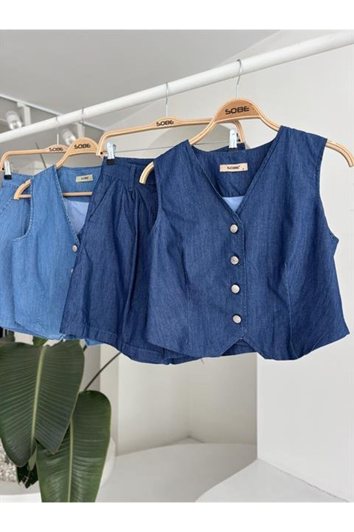 Gümüş Düğmeli Yelek Ve Şort Tensel Takım 10174