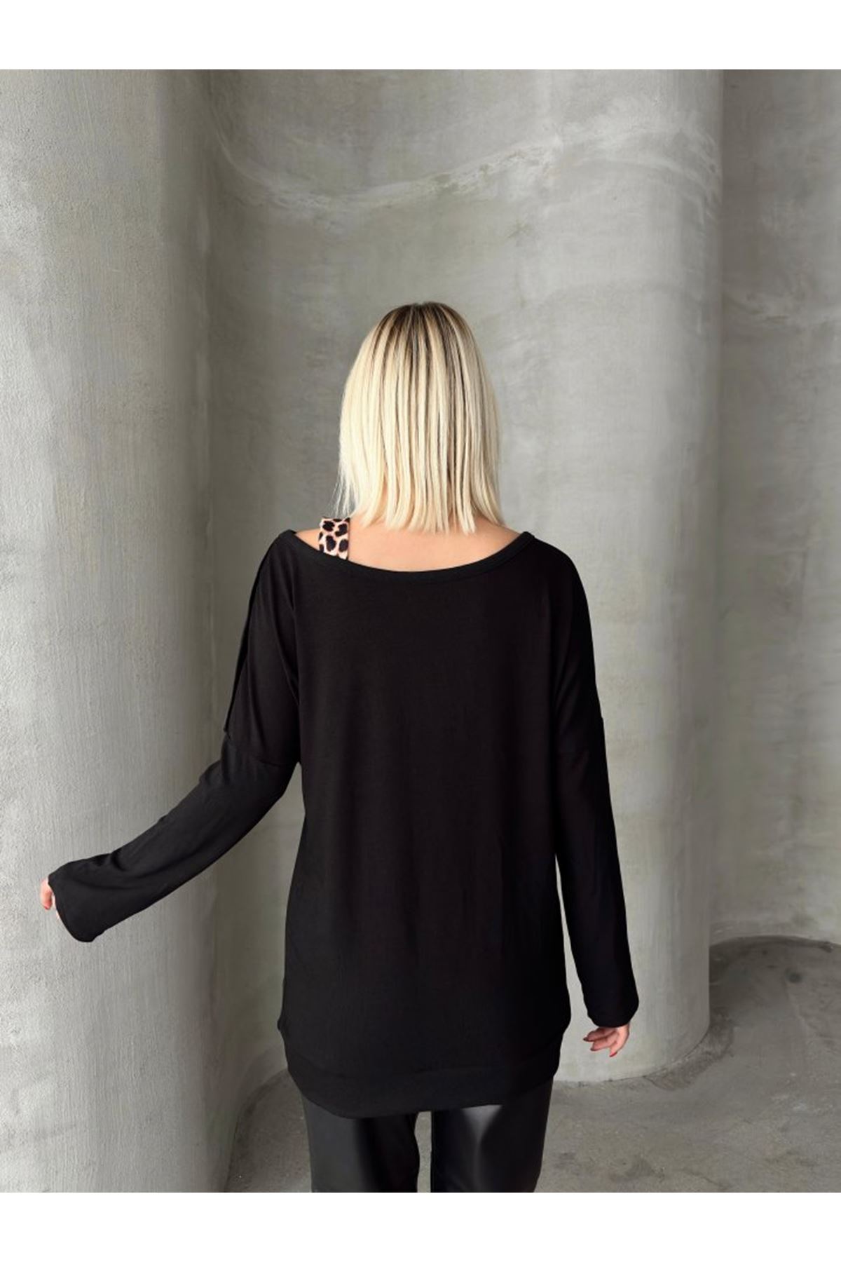 Kadın Kadife Kumaş Leopar Desenli Omuz Detay Uzun Kollu Bluz