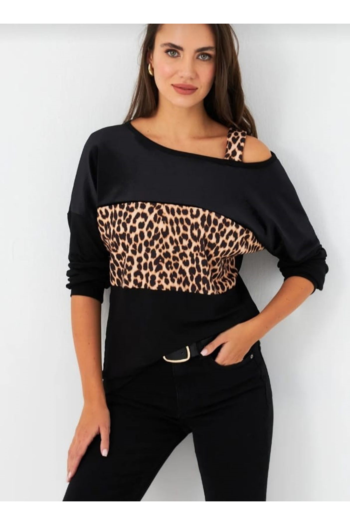 Kadın Kadife Kumaş Leopar Desenli Omuz Detay Uzun Kollu Bluz