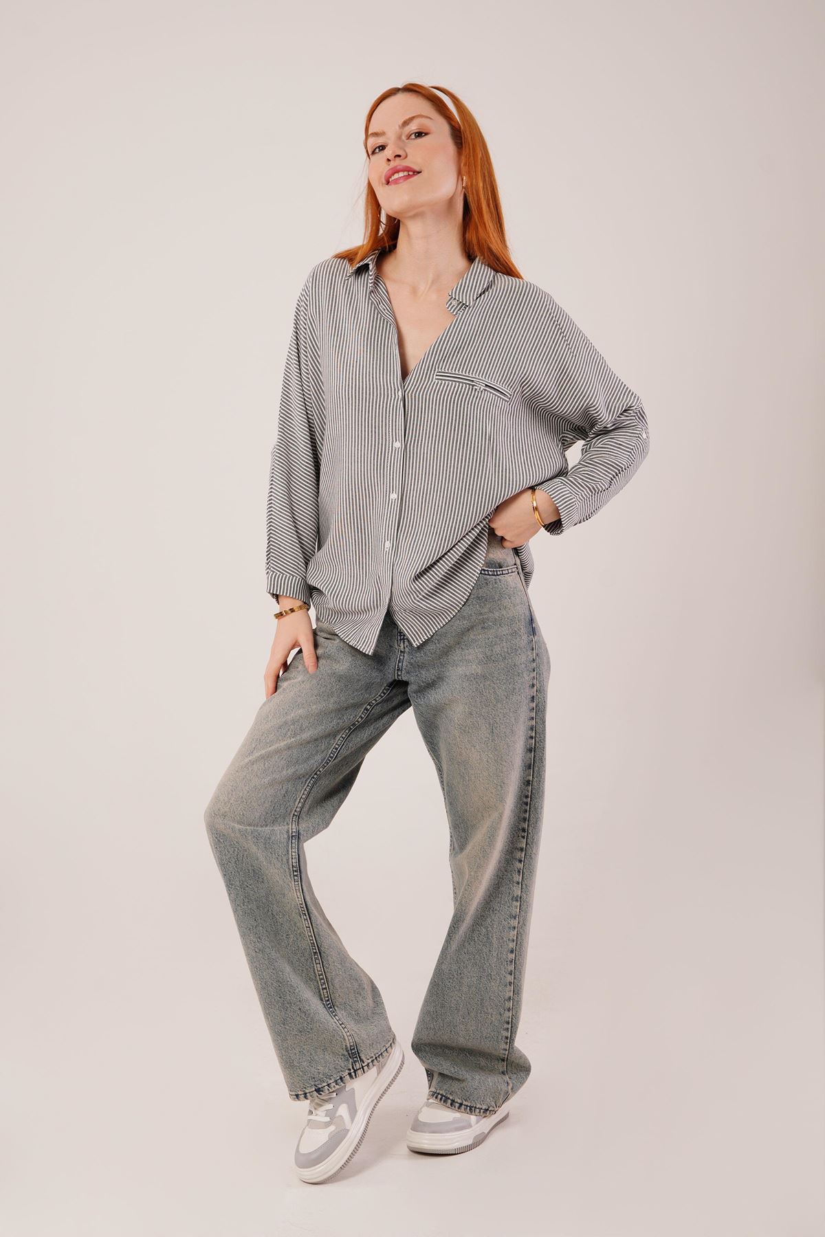 Cep Detay Çizgili Oversize Gri Gömlek