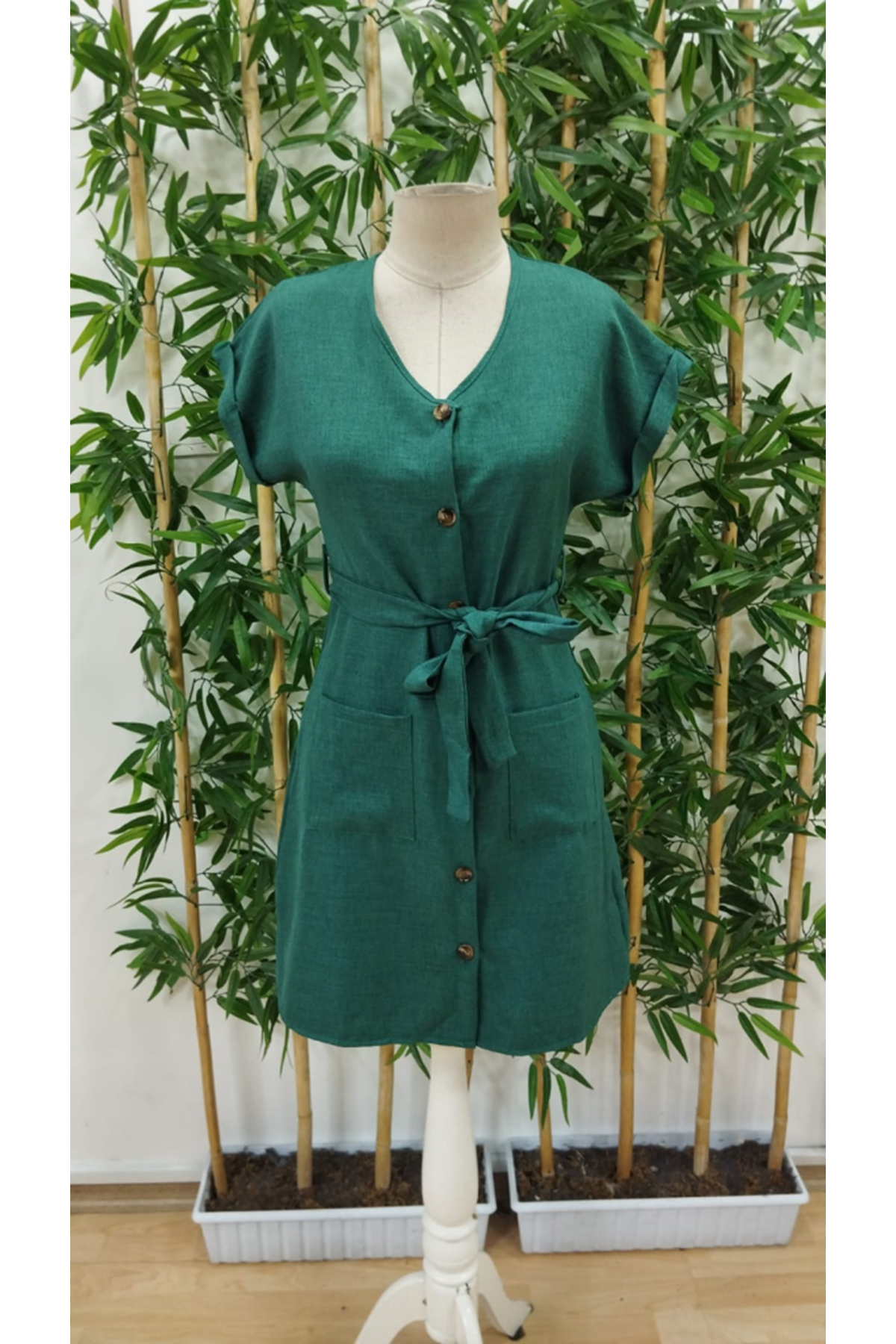 Kadın Kısa Kollu V Yakalı önden Düğmeli Belden Kuşaklı Cepli Sofya Elbise