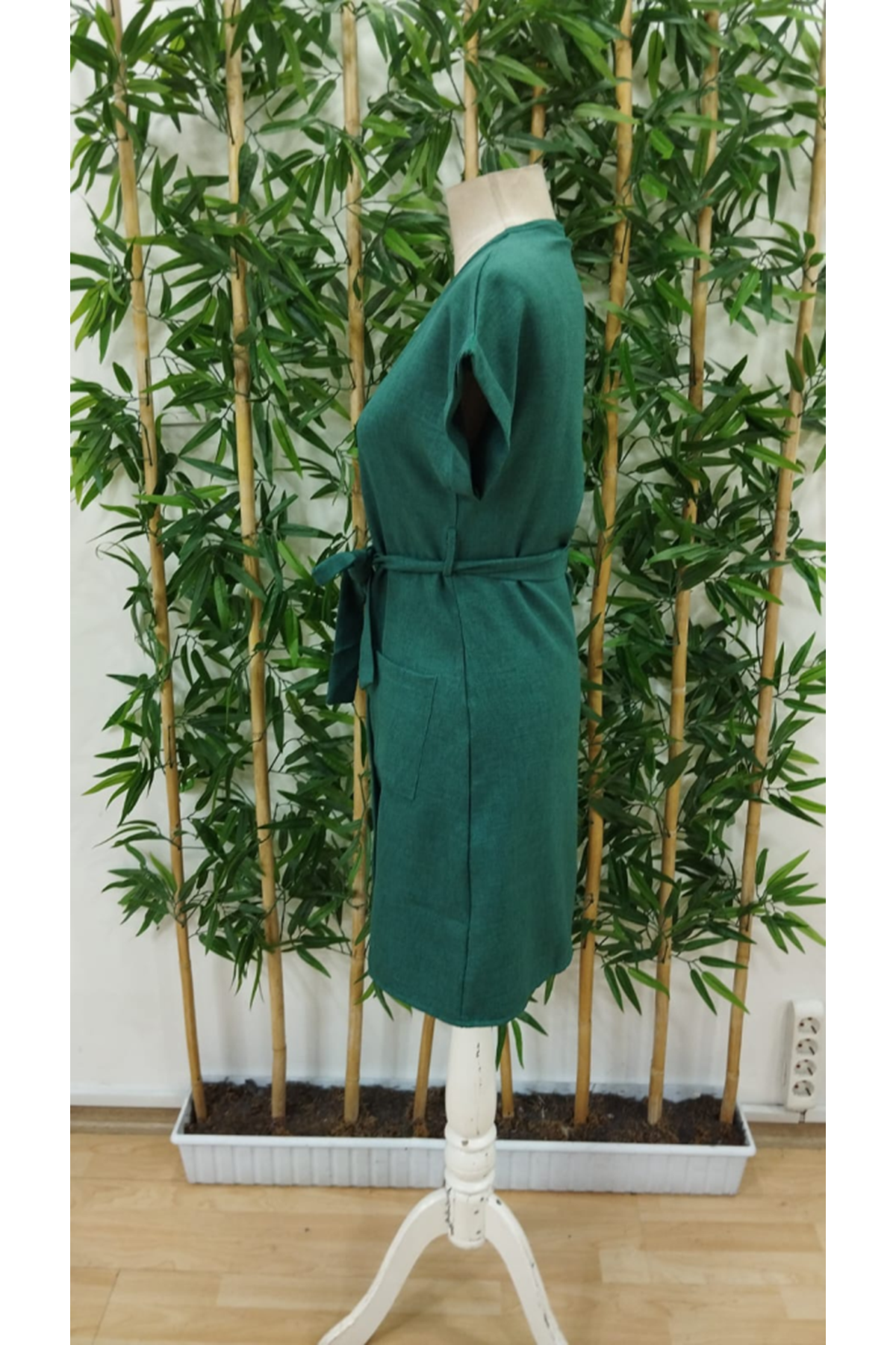 Kadın Kısa Kollu V Yakalı önden Düğmeli Belden Kuşaklı Cepli Sofya Elbise