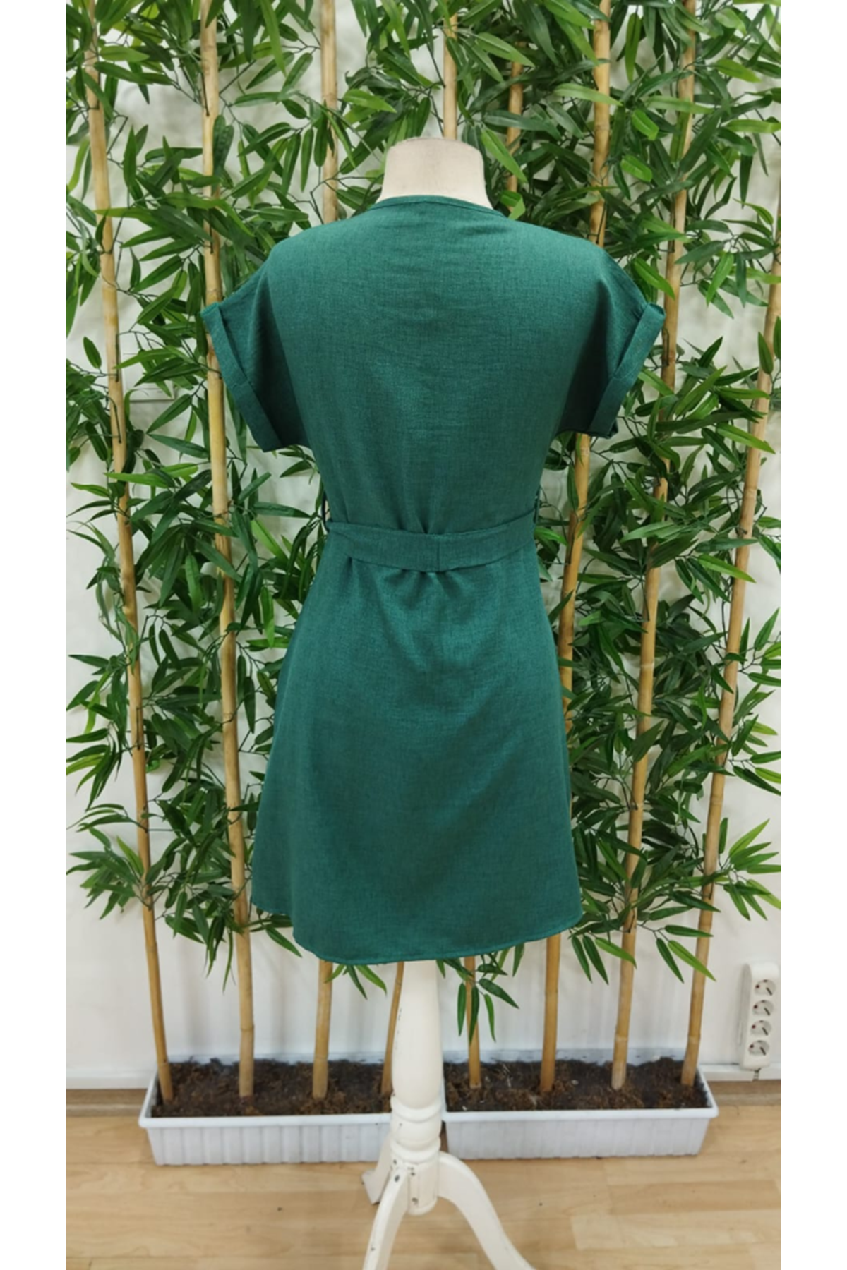 Kadın Kısa Kollu V Yakalı önden Düğmeli Belden Kuşaklı Cepli Sofya Elbise