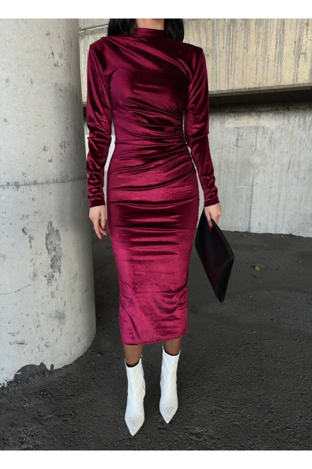 Kadın Uzun Kollu Yarım Balıkçı Yaka Büzgü Detay Kadife Kumaş Elbise