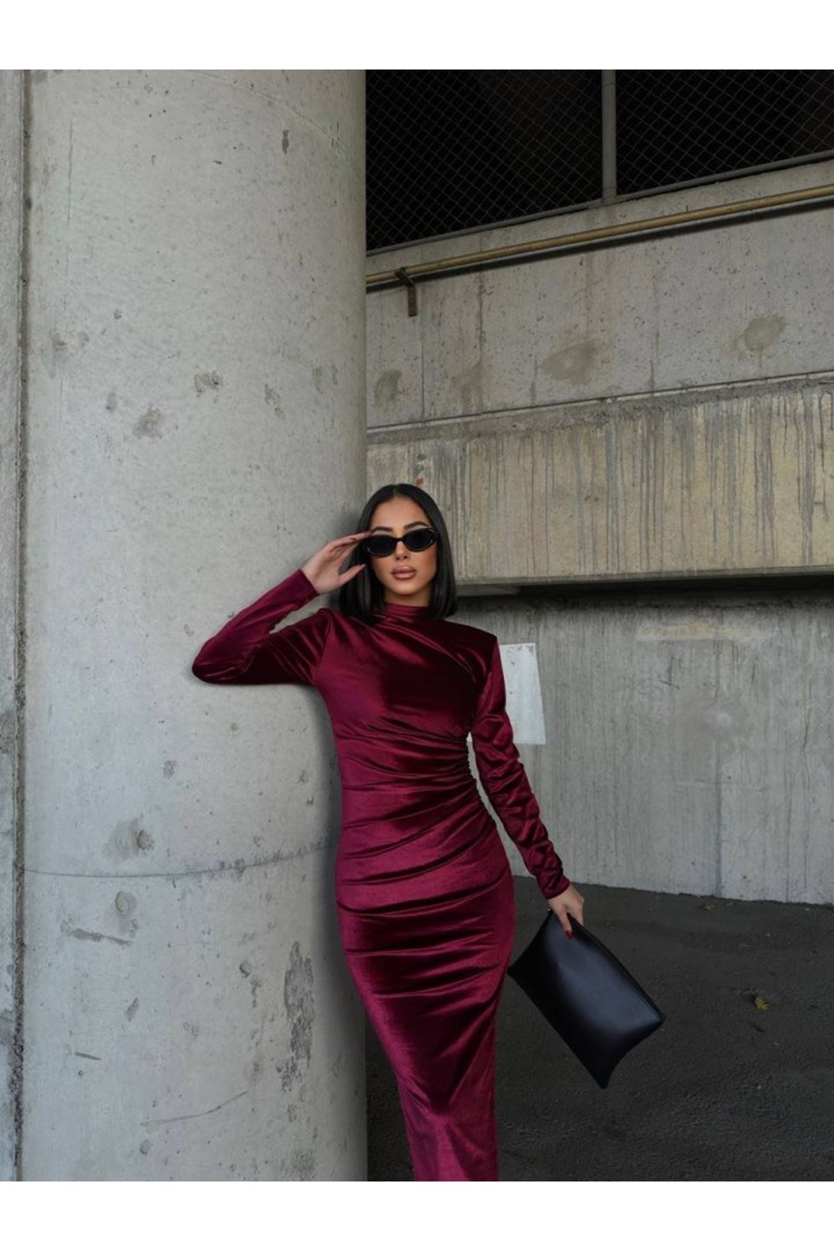 Kadın Uzun Kollu Yarım Balıkçı Yaka Büzgü Detay Kadife Kumaş Elbise