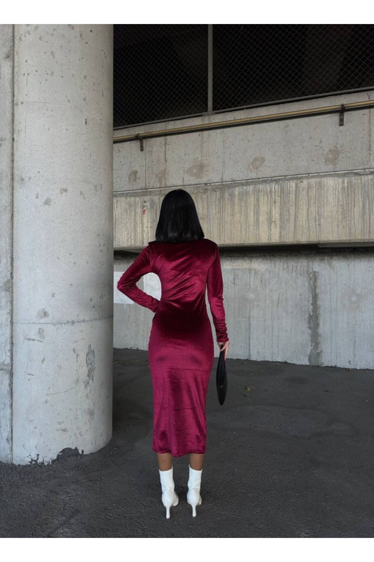 Kadın Uzun Kollu Yarım Balıkçı Yaka Büzgü Detay Kadife Kumaş Elbise