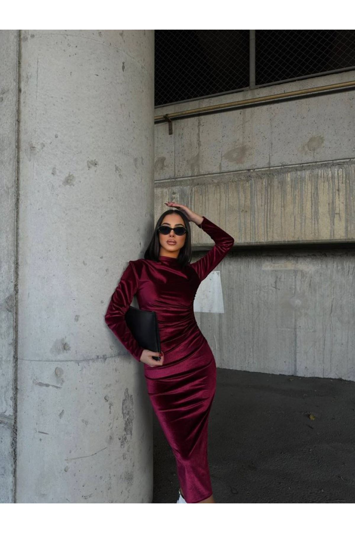 Kadın Uzun Kollu Yarım Balıkçı Yaka Büzgü Detay Kadife Kumaş Elbise