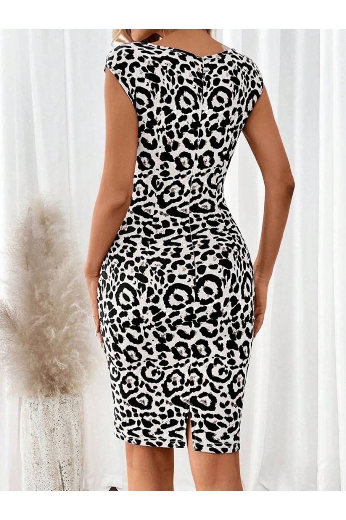 Kadın Kısa Kollu Kare Yakalı Leopar Desenli Dalgıç Elbise