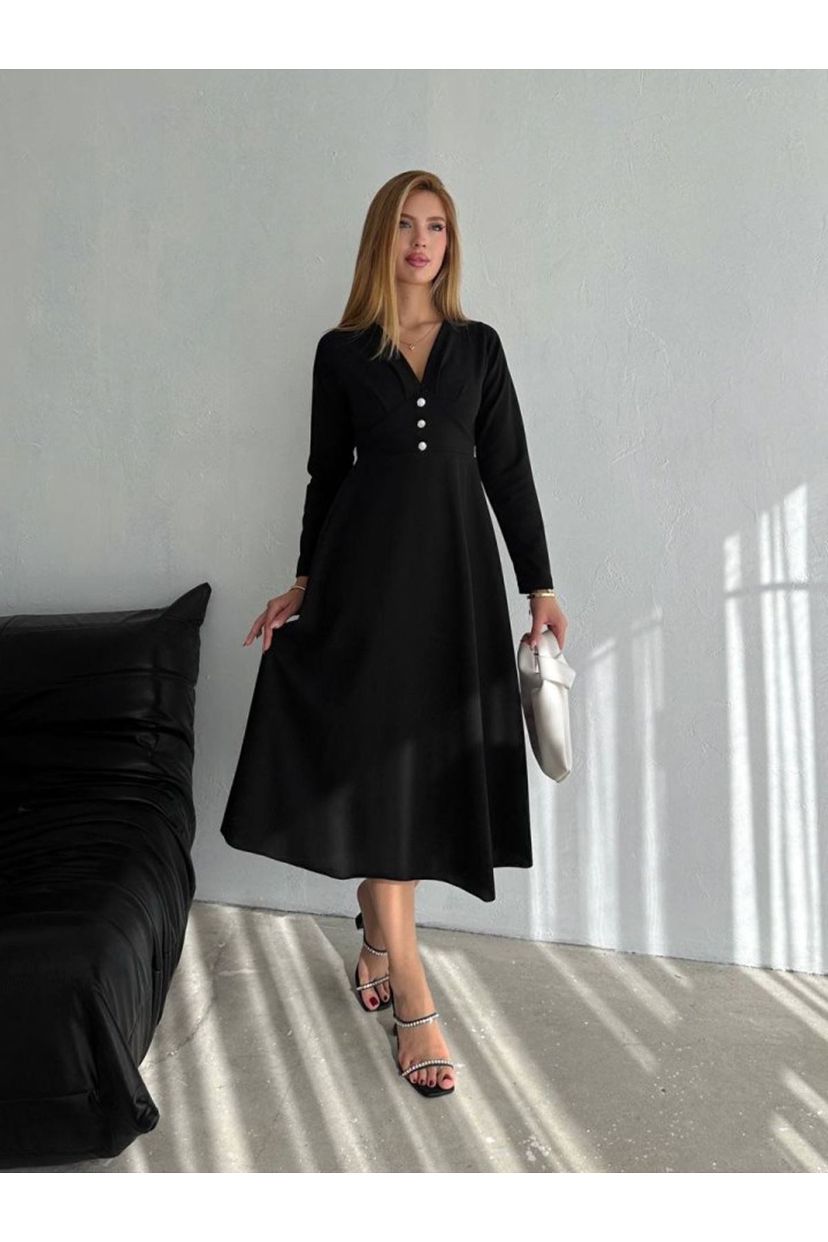 Kadın Krep Kumaş Düğme Detaylı V Yaka Uzun Kollu Midi Boy Elbise