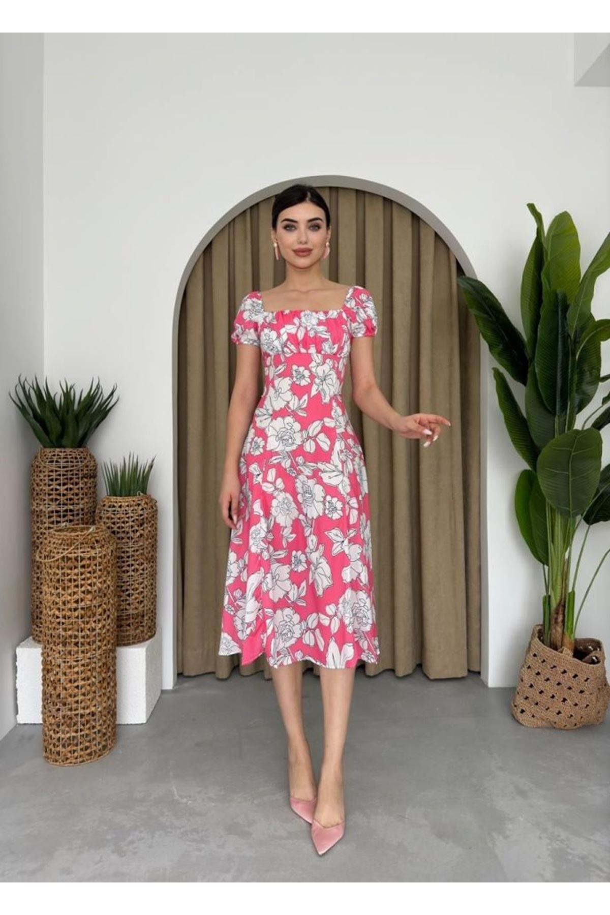 Kare Yaka Çiçekli Elbise