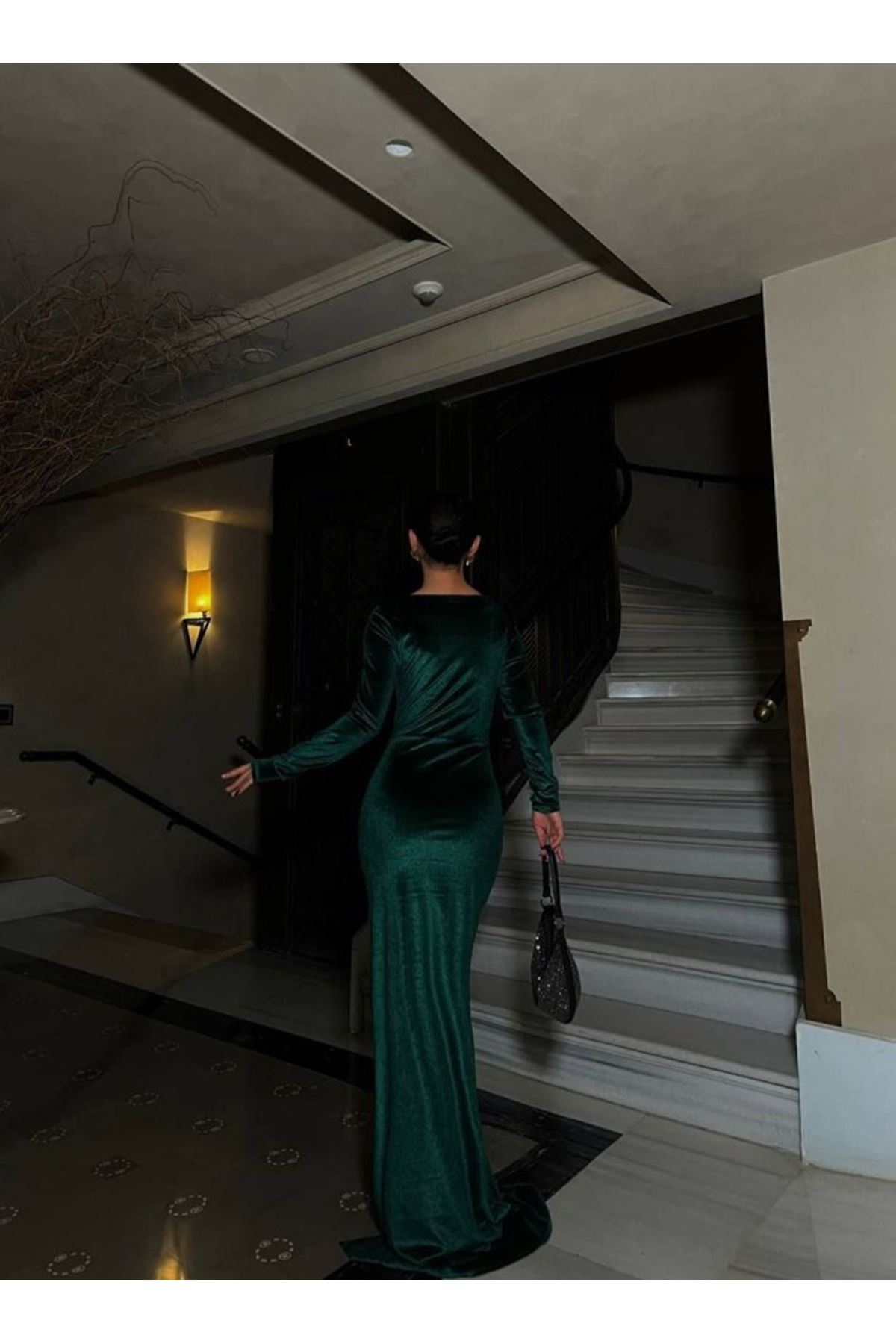 Kadın Kadife Kumaş Kalp Yaka Yırtmaç Detaylı Maxi Boy Elbise