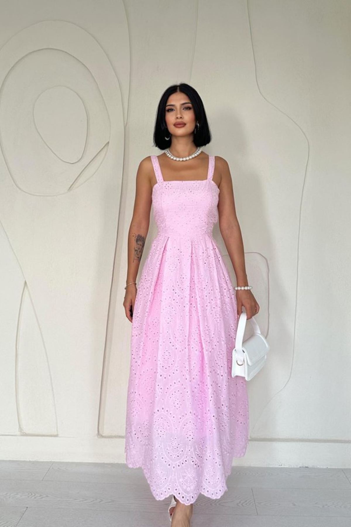 Pembe Askılı Aparatlı Brode Elbise