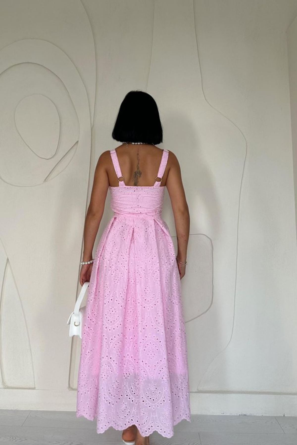 Pembe Askılı Aparatlı Brode Elbise