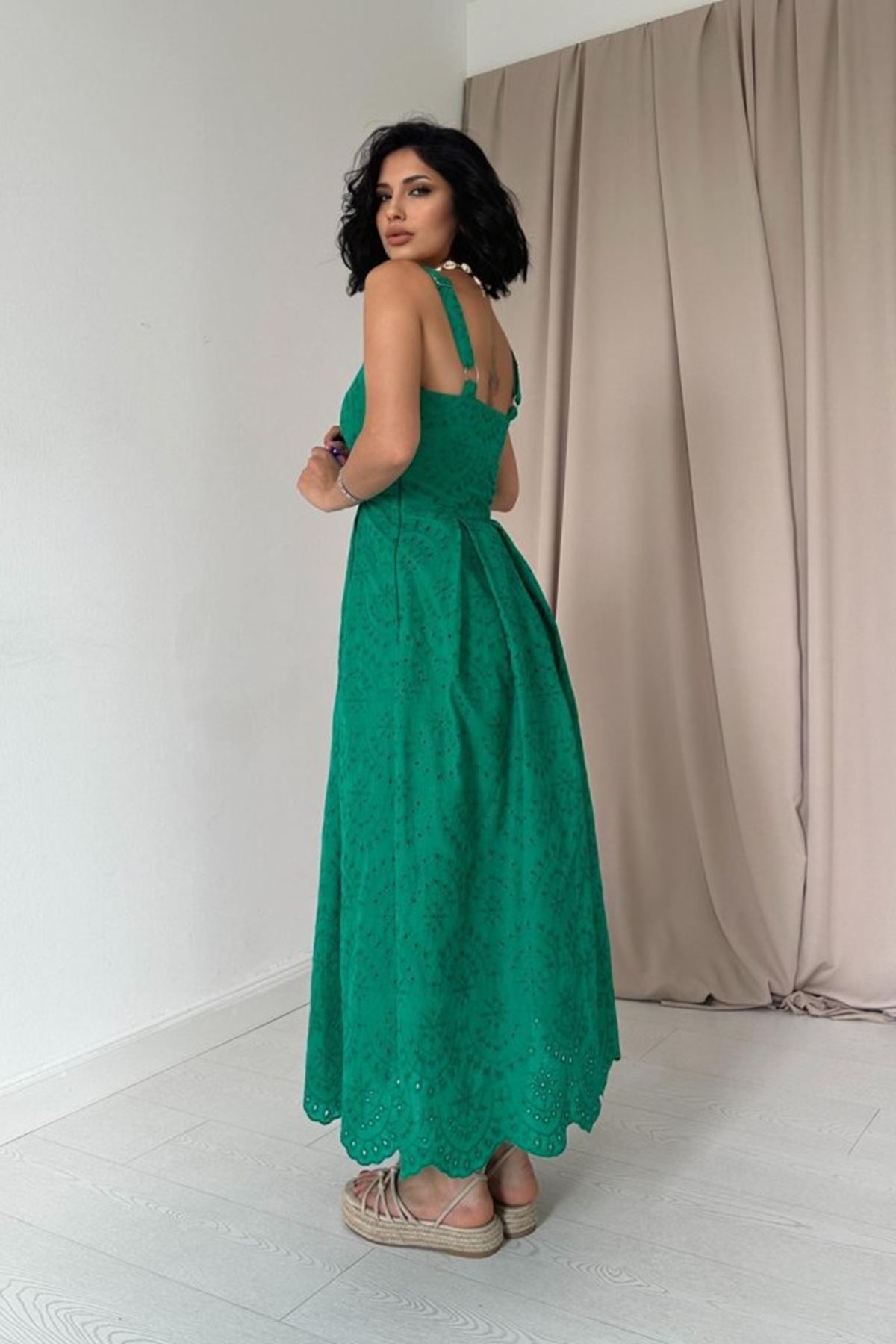 Yeşil Askılı Aparatlı Brode Elbise