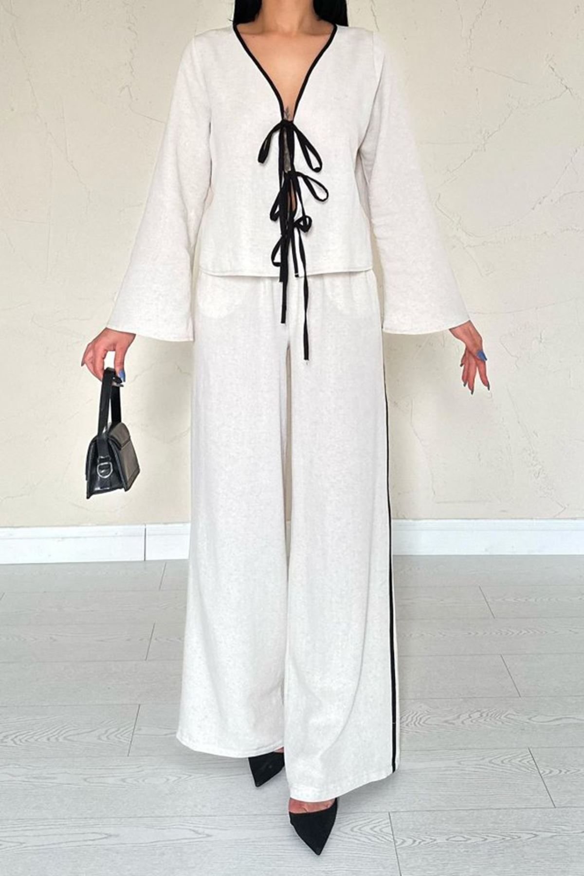 Bej Fiyonklu Keten Takım