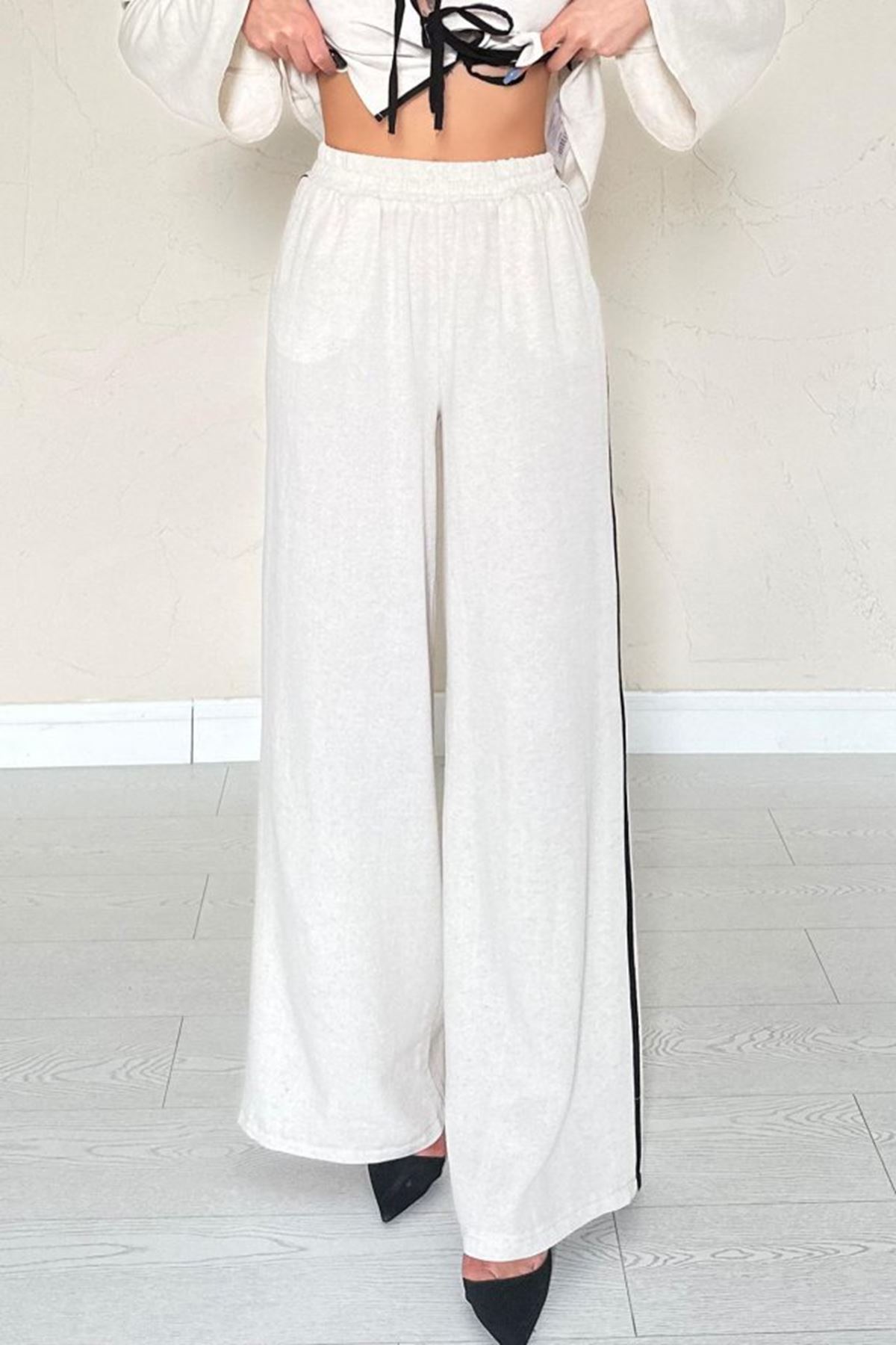 Bej Fiyonklu Keten Takım