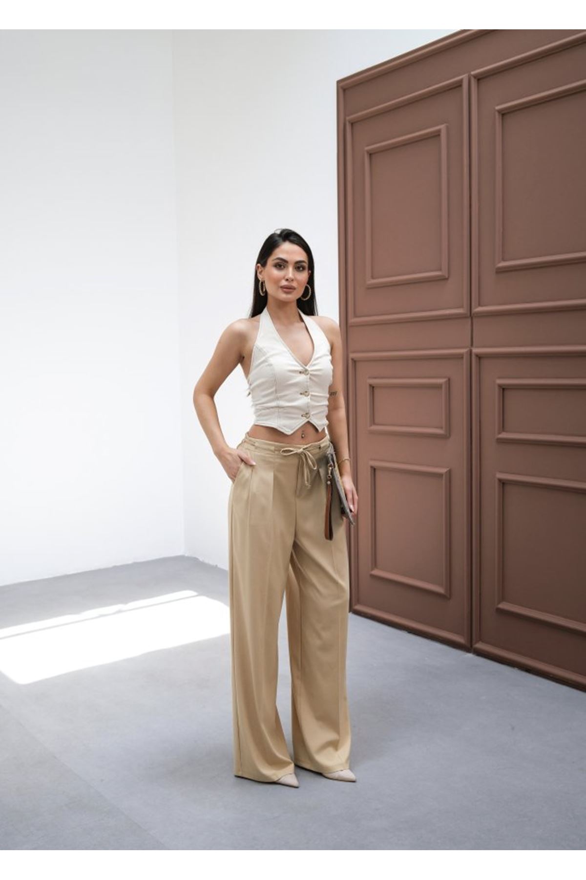 Beli̇ Lasti̇k Ve Bağcikli Geni̇ş Paça Pantolon