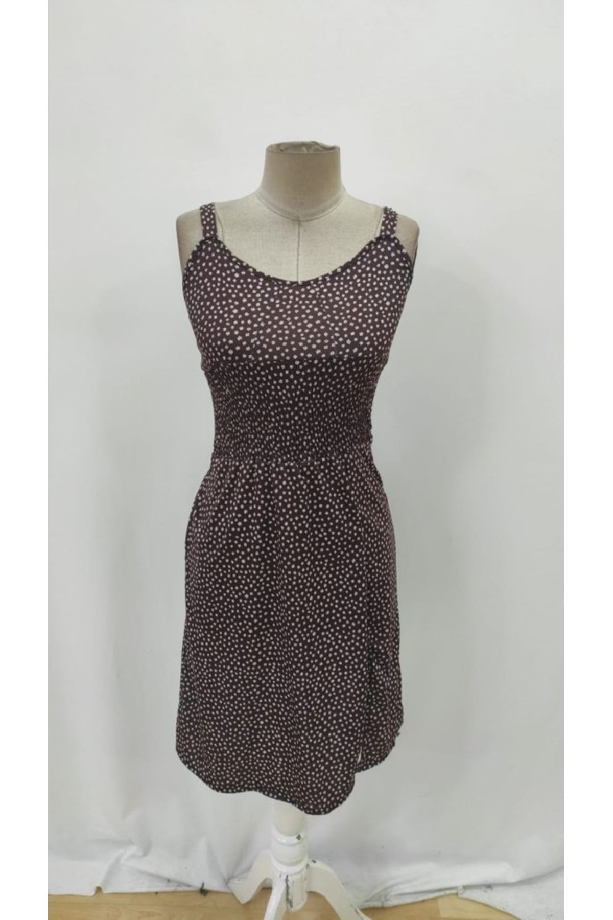 Kadın Askılı V Yakalı Beli Lastikli Yırtmaçlı Süprem Midi Elbise