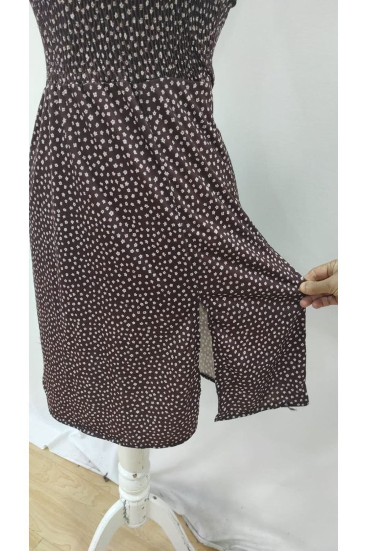 Kadın Askılı V Yakalı Beli Lastikli Yırtmaçlı Süprem Midi Elbise