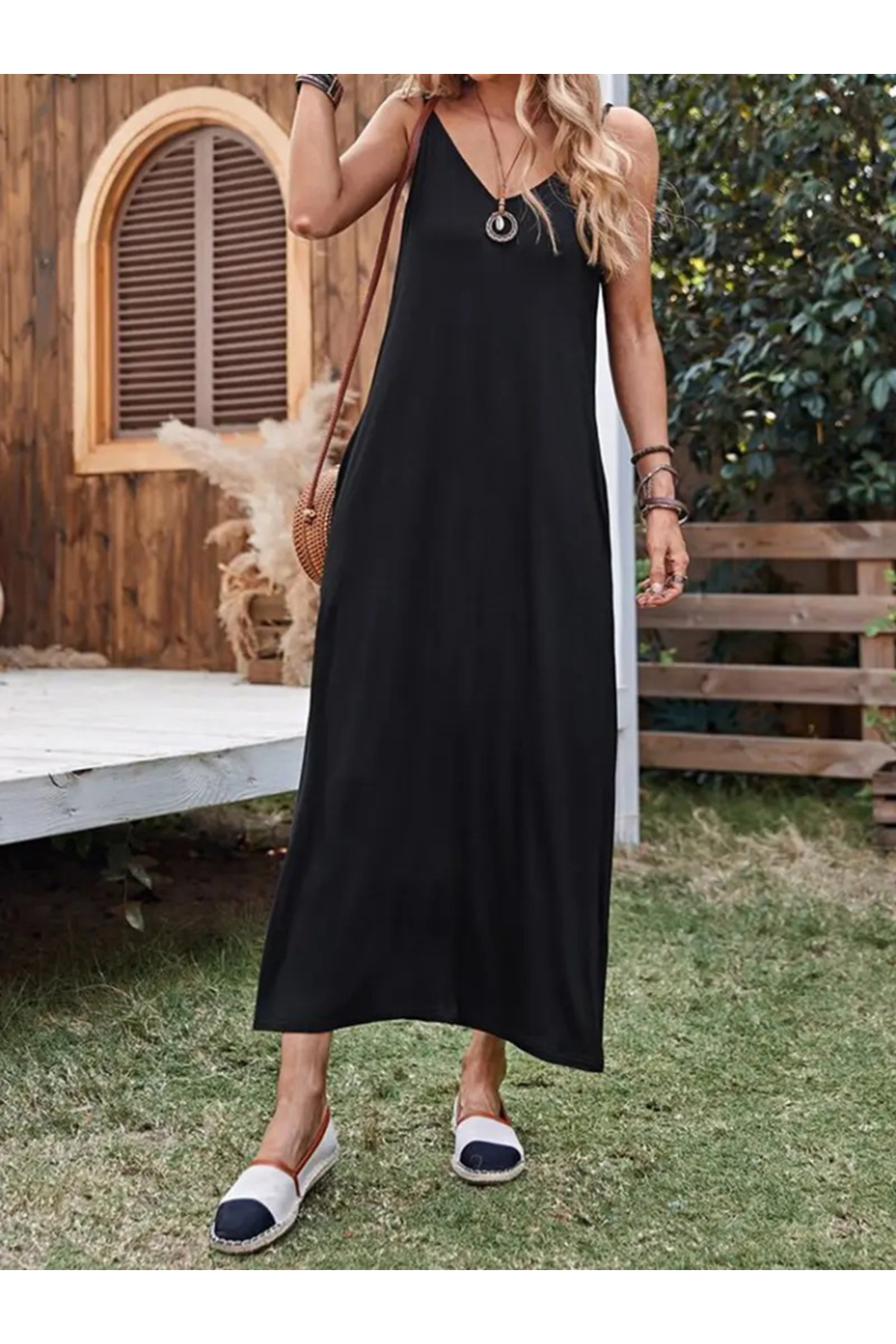 Kadın Ip Askılı Derin Geniş V Yakalı Uzun Viskon Elbise