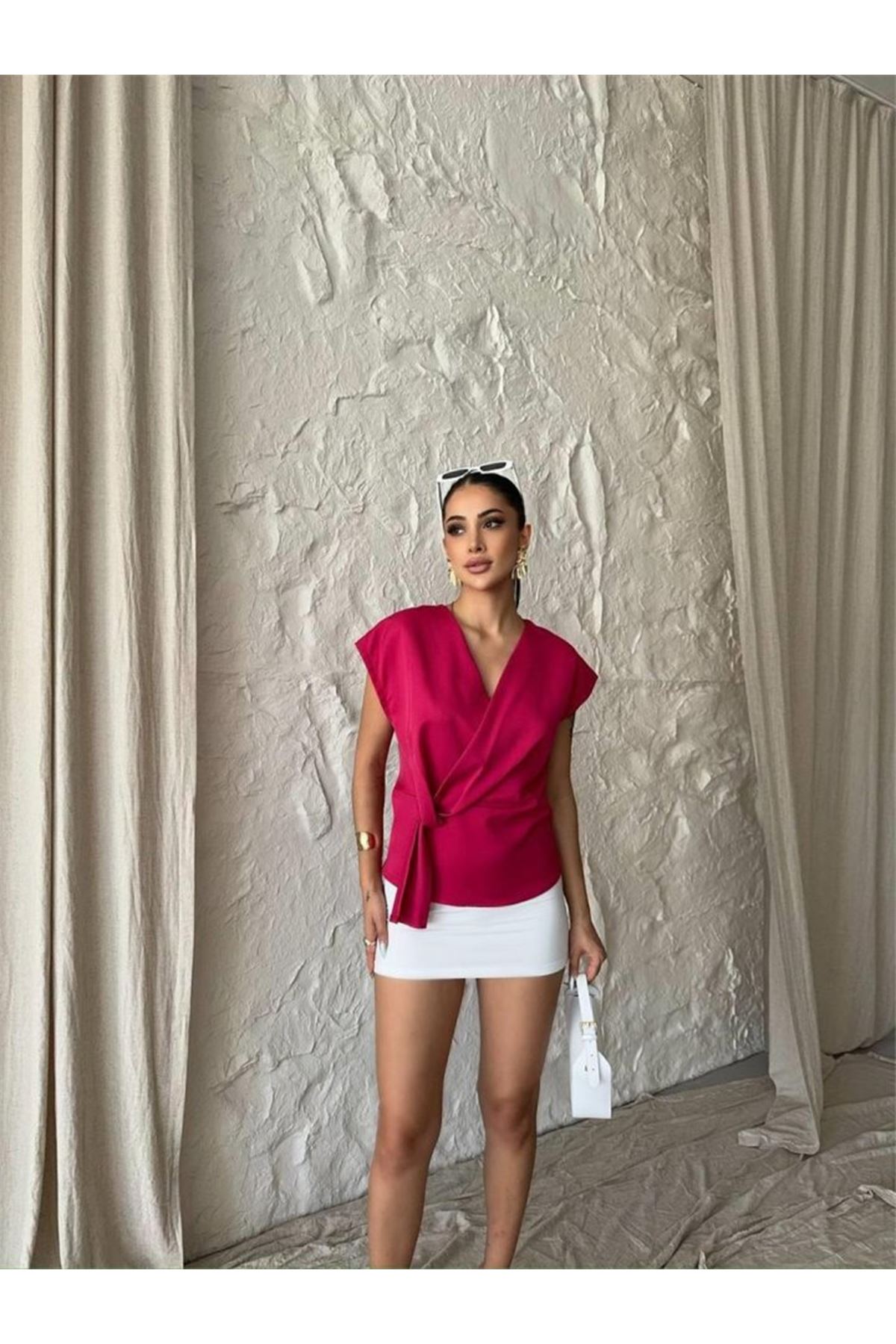 YANDAN BAĞLAMA DETAYLI KOLSUZ BLUZ - Fuşya