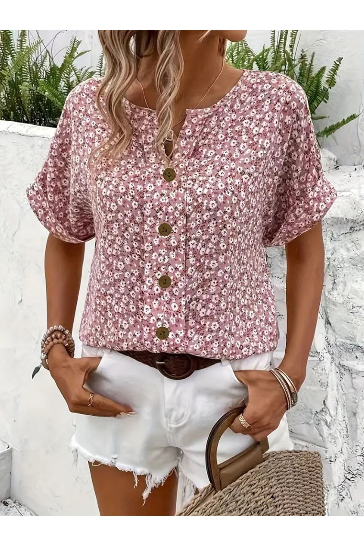 Kadın Kısa Kollu çentikli V Yaka Ve Düğme Detaylı çiçek Desenli Süprem Bluz