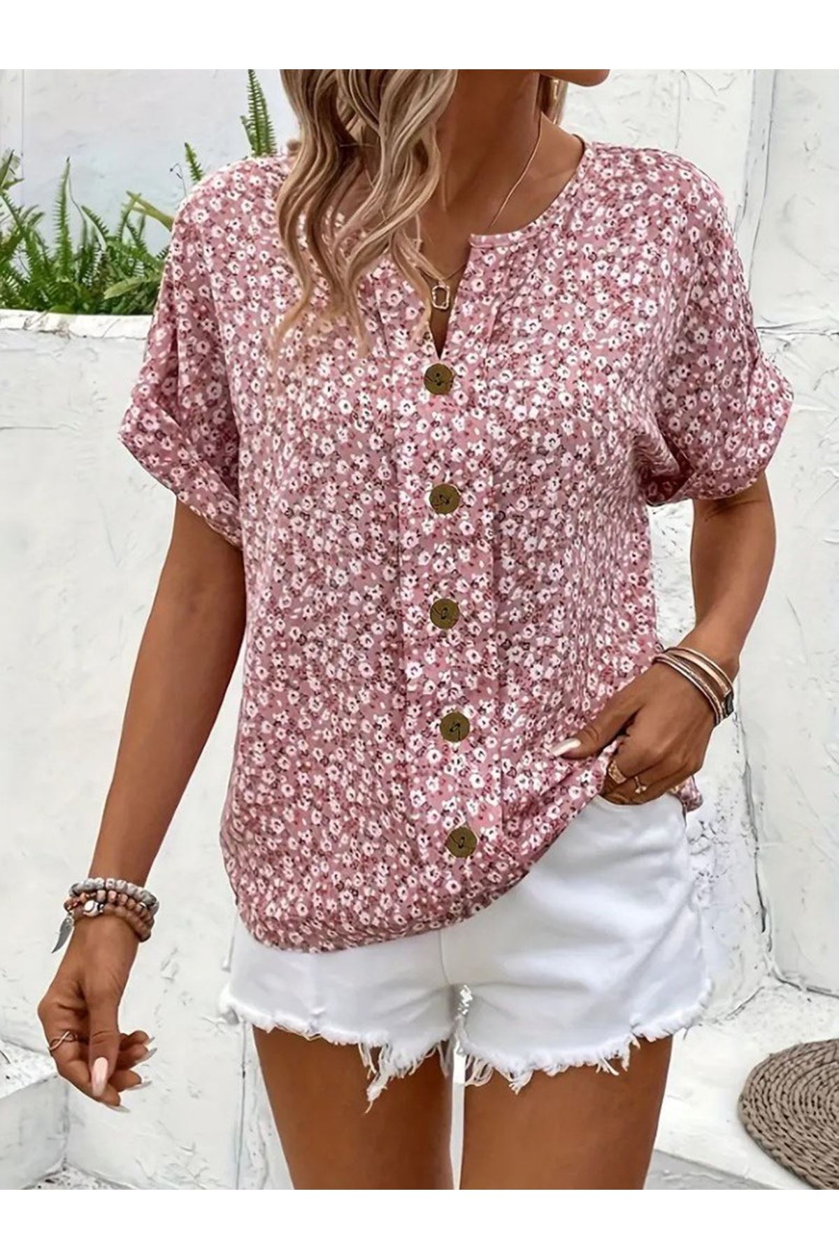 Kadın Kısa Kollu çentikli V Yaka Ve Düğme Detaylı çiçek Desenli Süprem Bluz