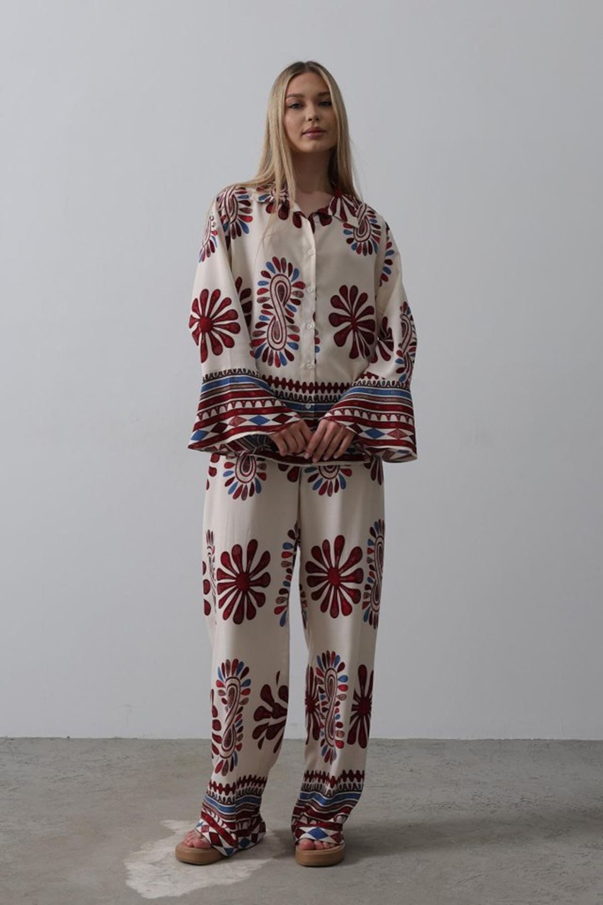 Desenli Kolları Volanlı Pantolon Takım - Kırmızı