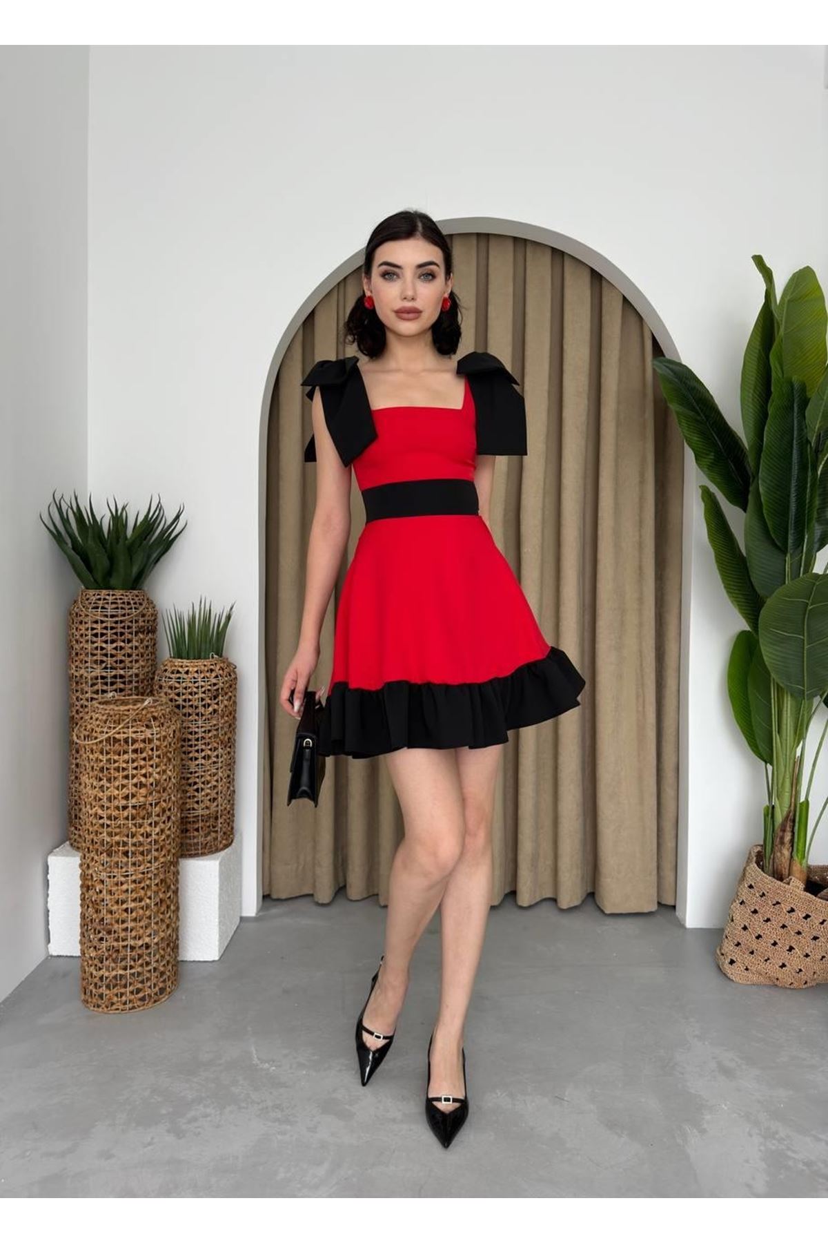 Miron Omuz Fiyonklu Elbise