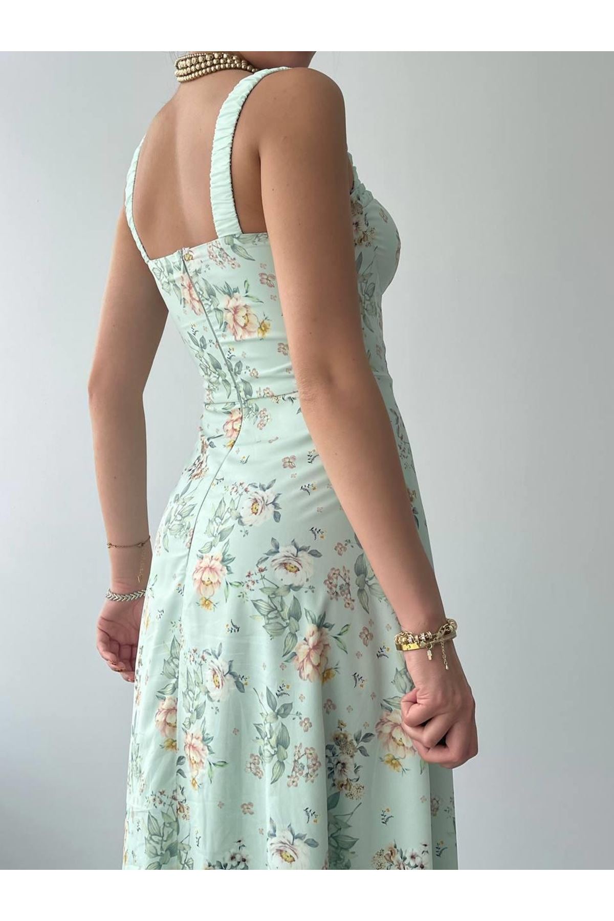 Anjelik Yırtmaç Detaylı Elbise