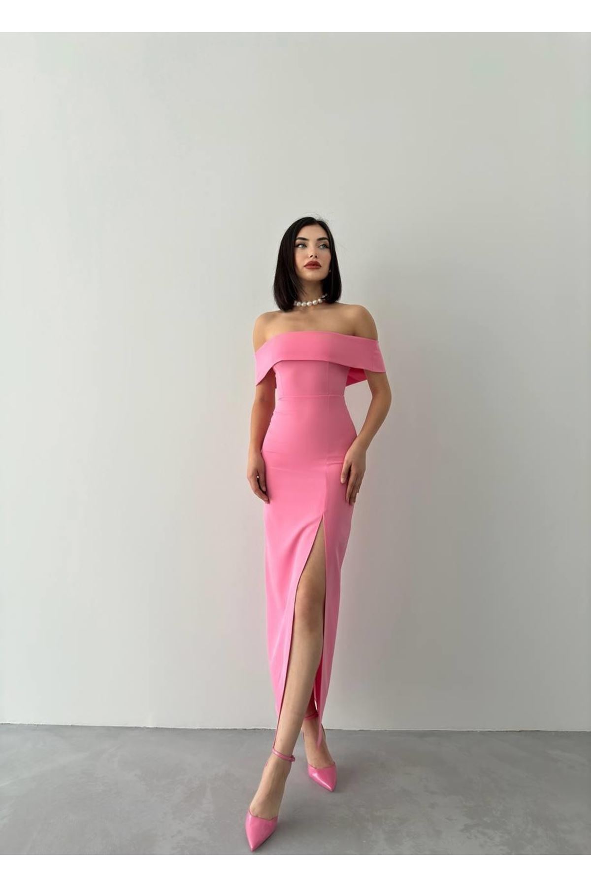 MADONNA YAKA UZUN ELBİSE