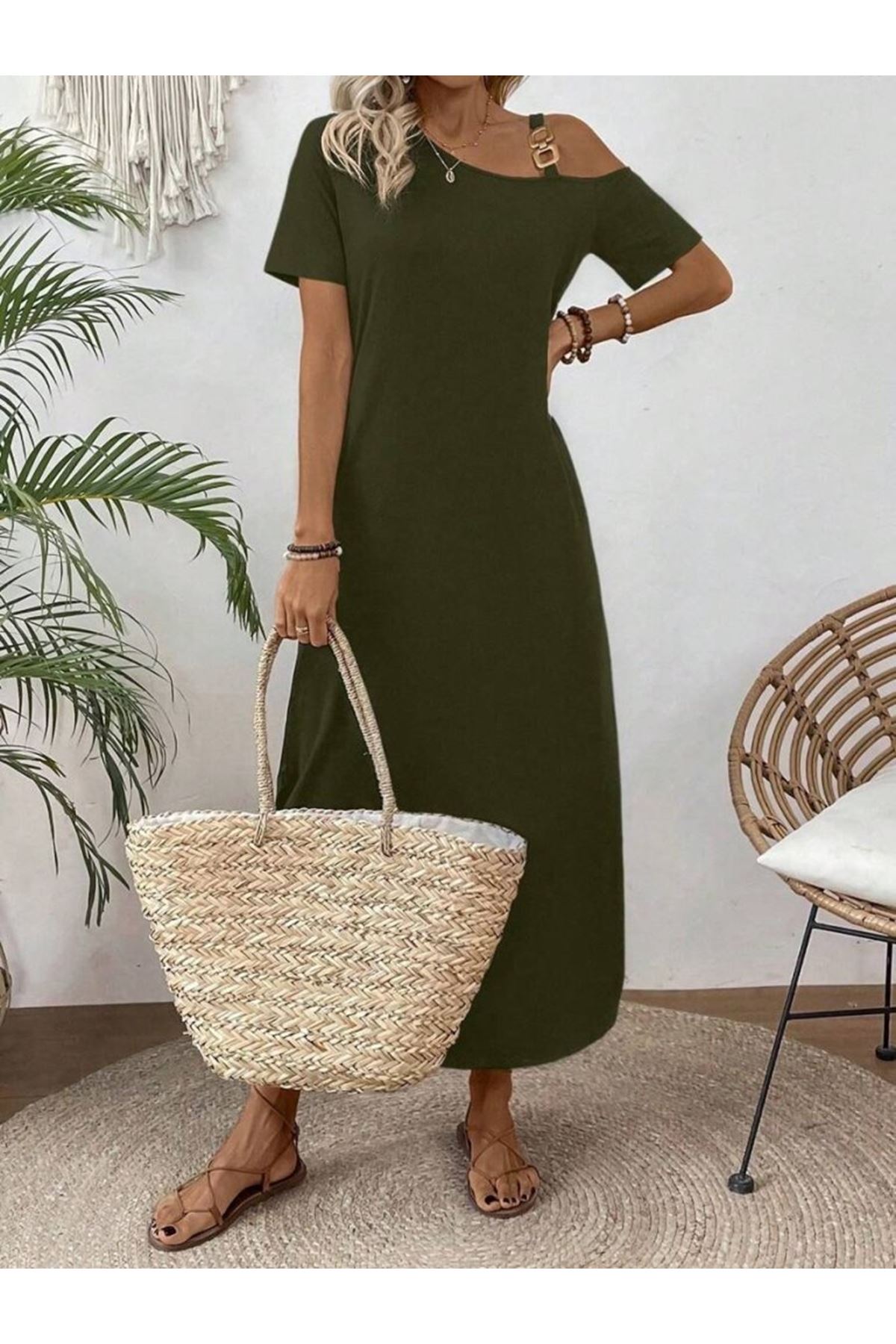 Kadın Tek Omuzdan Açık Toka Detaylı Yandan Yırtmaçlı Maksi Boy Viskon Elbise