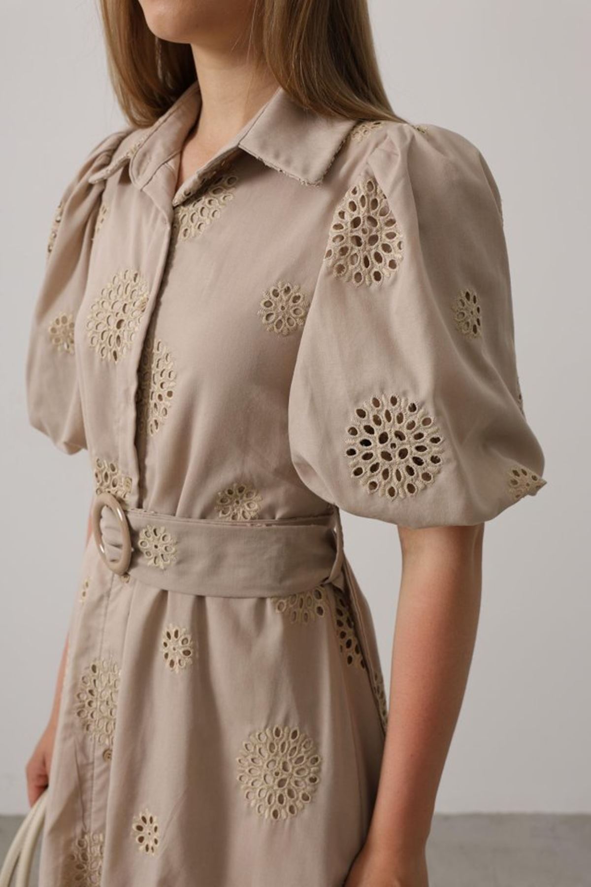 Balon Kol Kemerli Brode Elbise - Taş