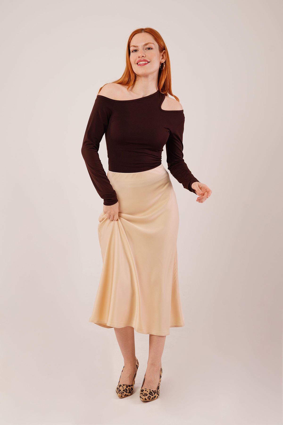 Çan Kesim Midi Krem Saten Etek