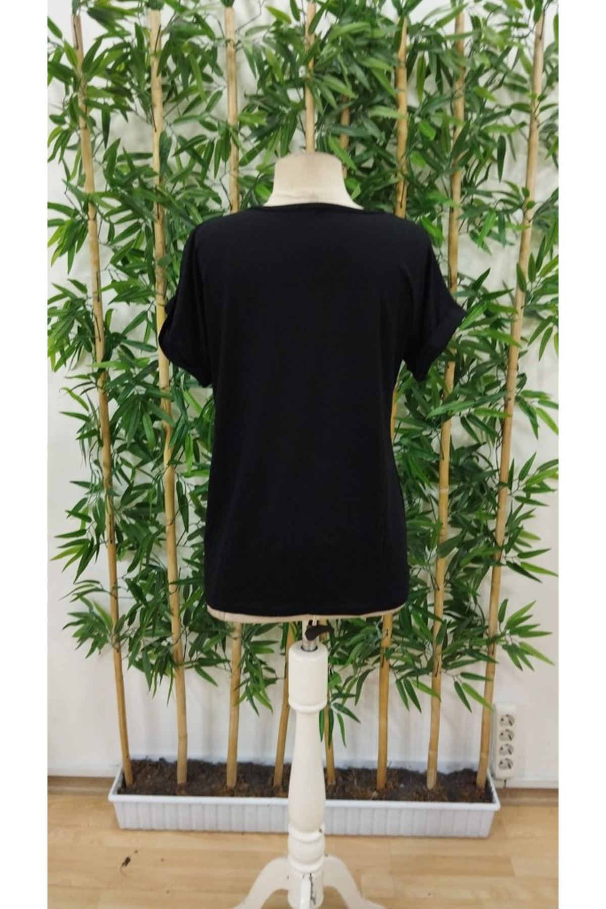 Kadın Kısa Kollu Bisiklet Yaka Dantel Detaylı Viskon Bluz