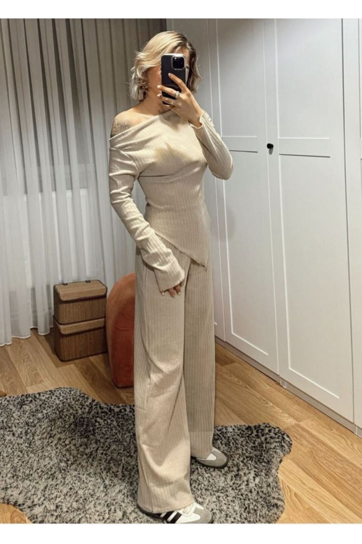 Kadın Uzun Kollu Omuzlardan Açık Asimetrik Kesim Kaşkorse Bluz Ve Pantolon Ikili Pantolon