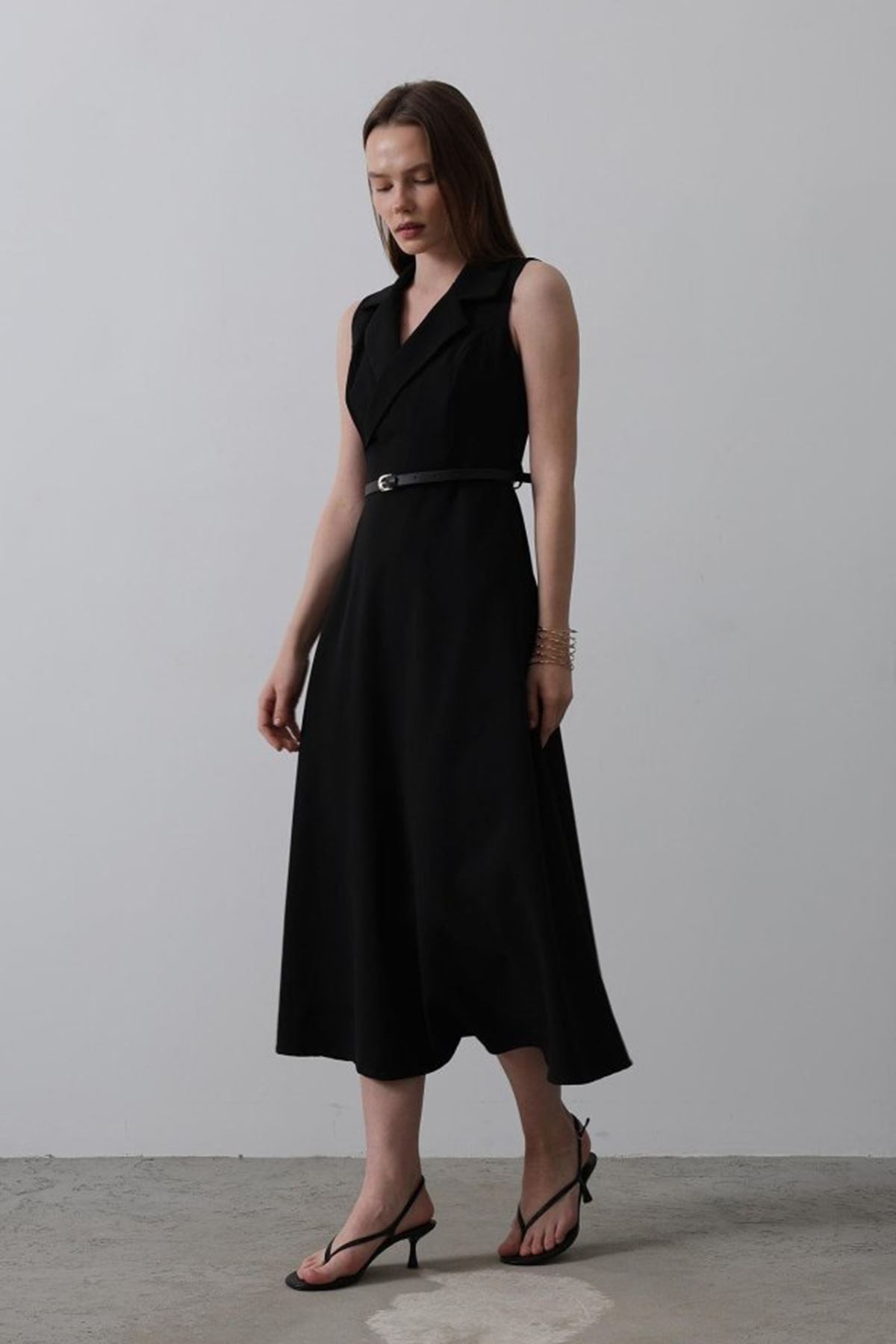 Sıfır Kollu Kemer Detaylı Elbise - Siyah