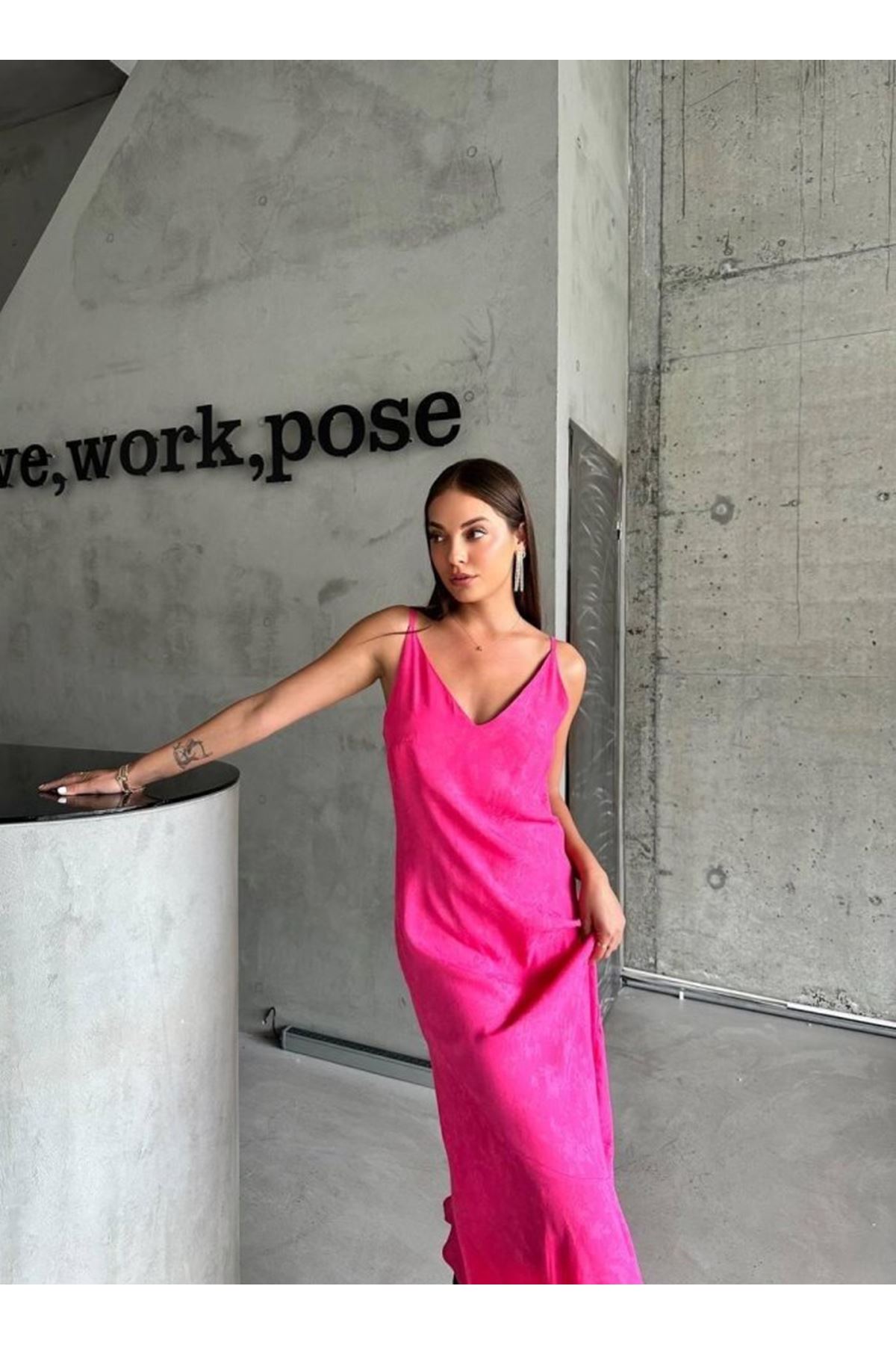 JAKARLI ASKILI SATEN ELBİSE ASİMETRİK - Pembe