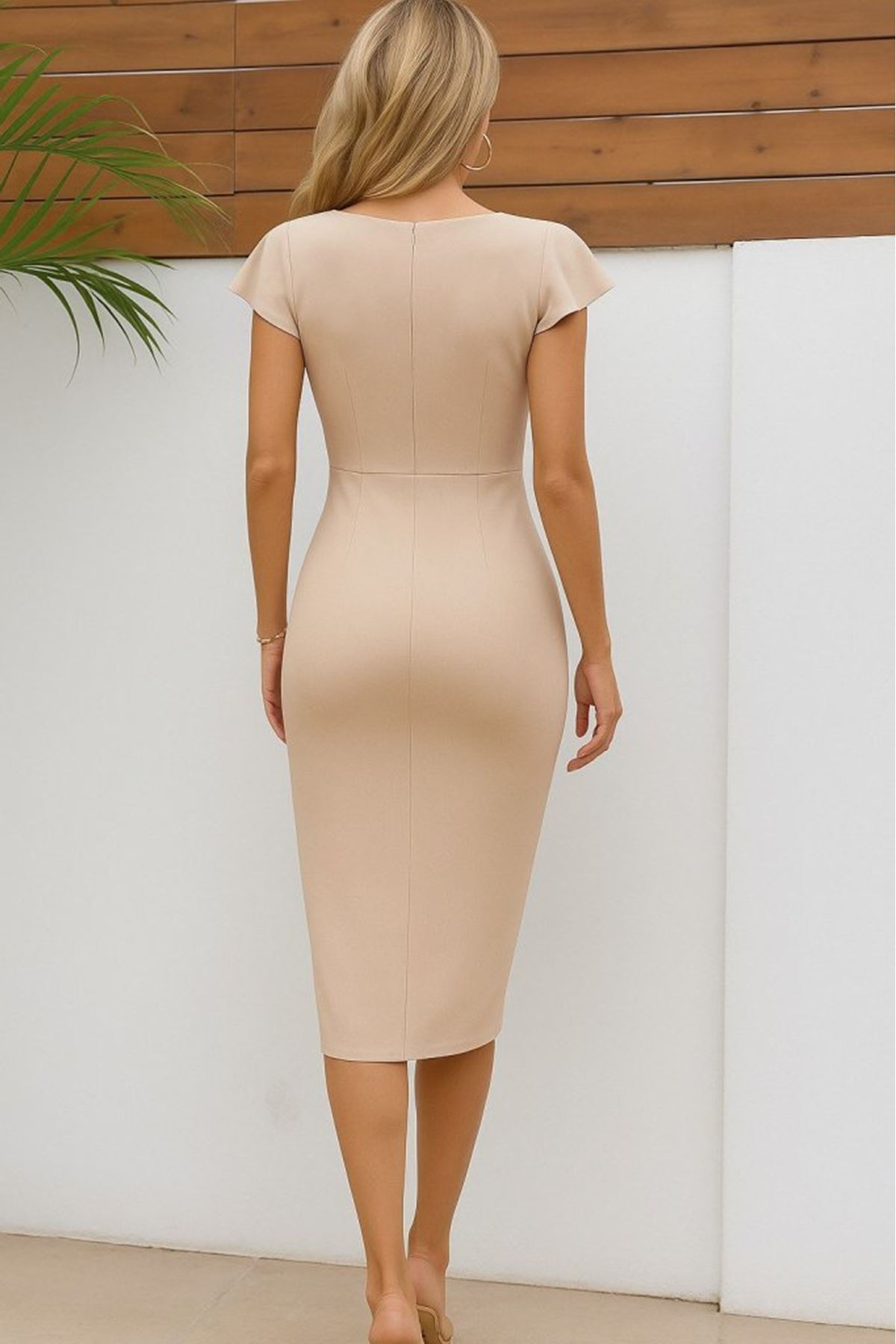 Kadın Kısa Kollu Kalp Yaka Yanlardan Büzgü Detay Midi Ithal Krep Elbise