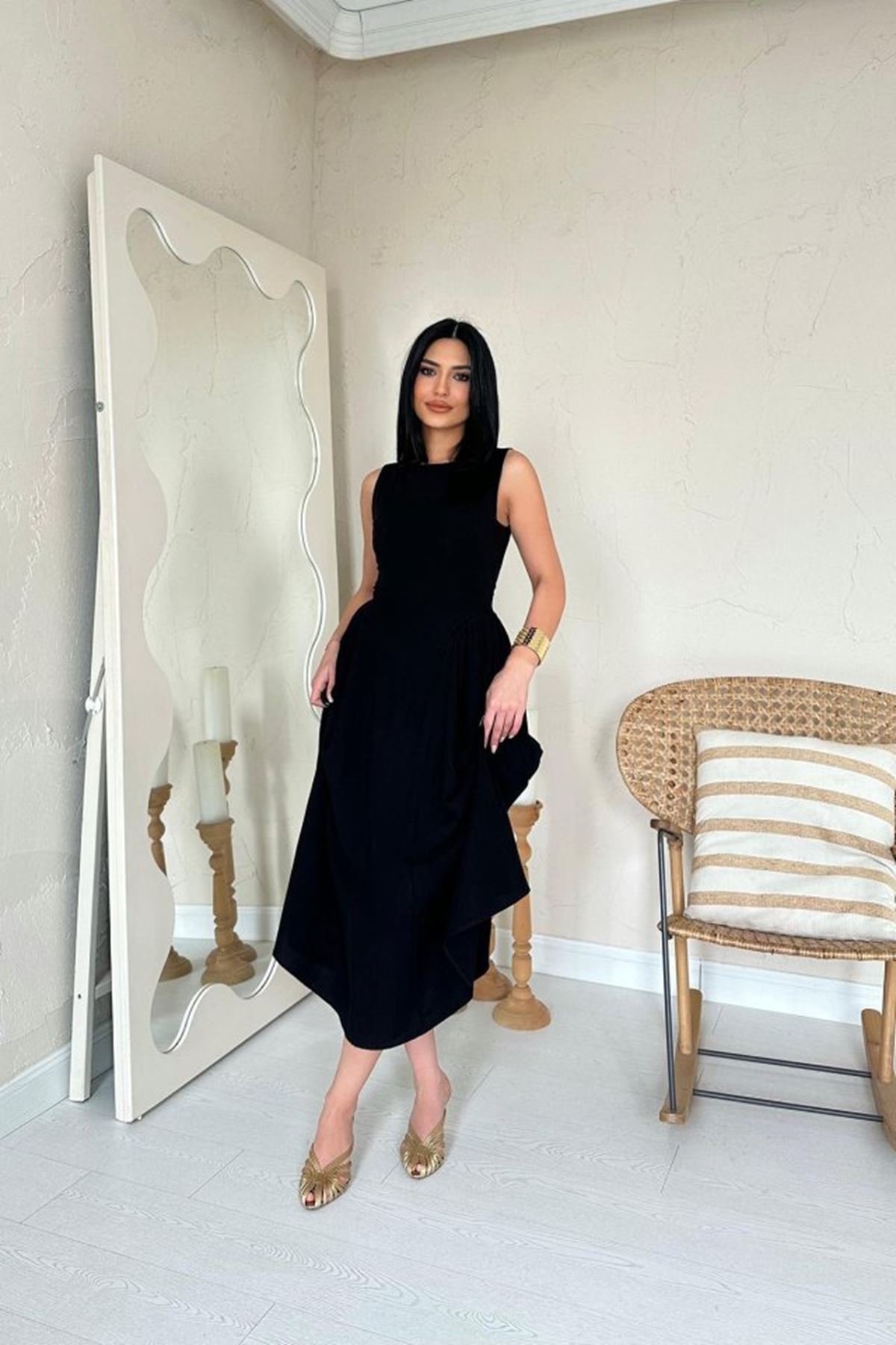 Siyah Yanları Büzgülü Midi Boy Keten Elbise