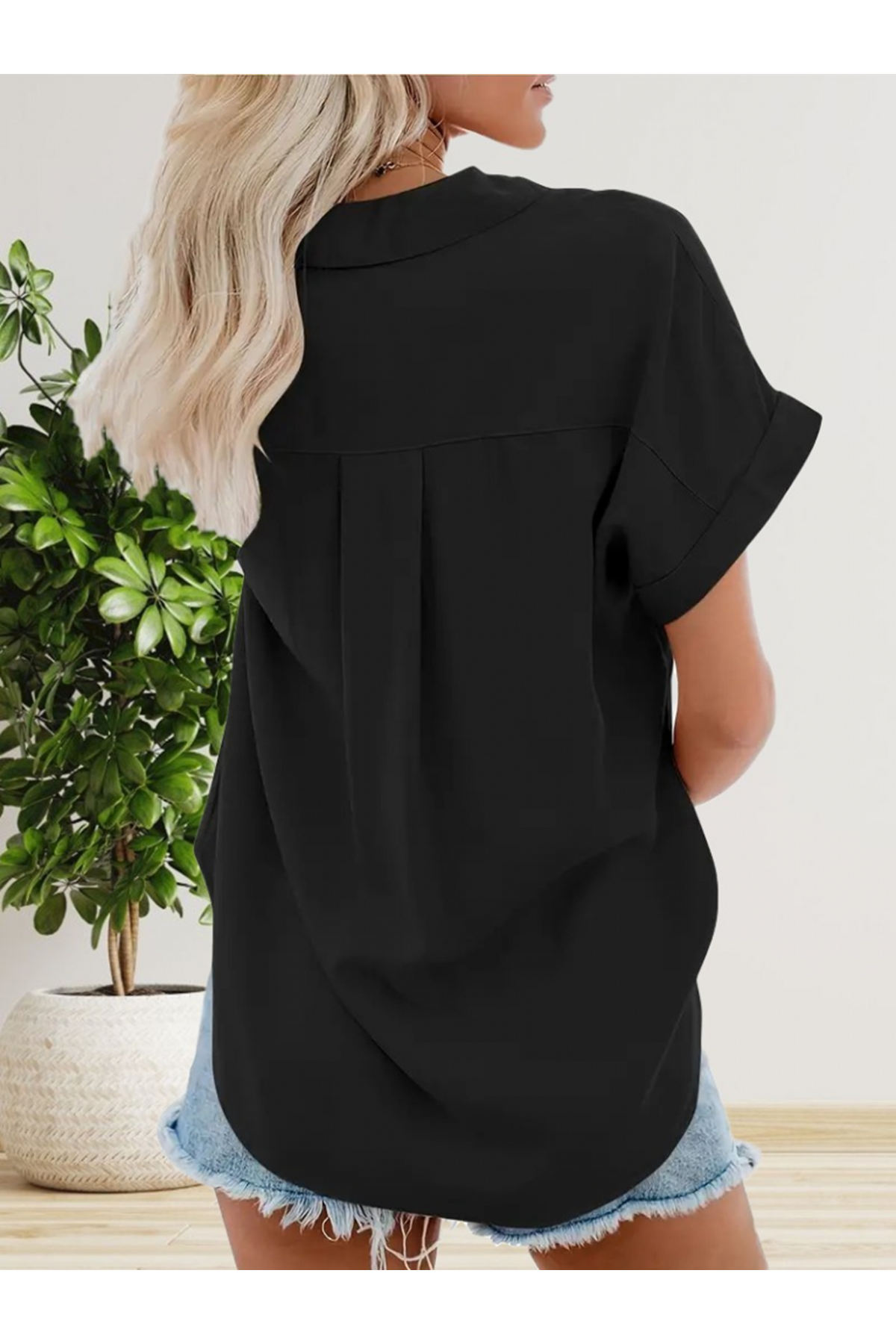 Kadın Kısa Kollu V Yakalı önden Düğmeli Dokuma Gömlek