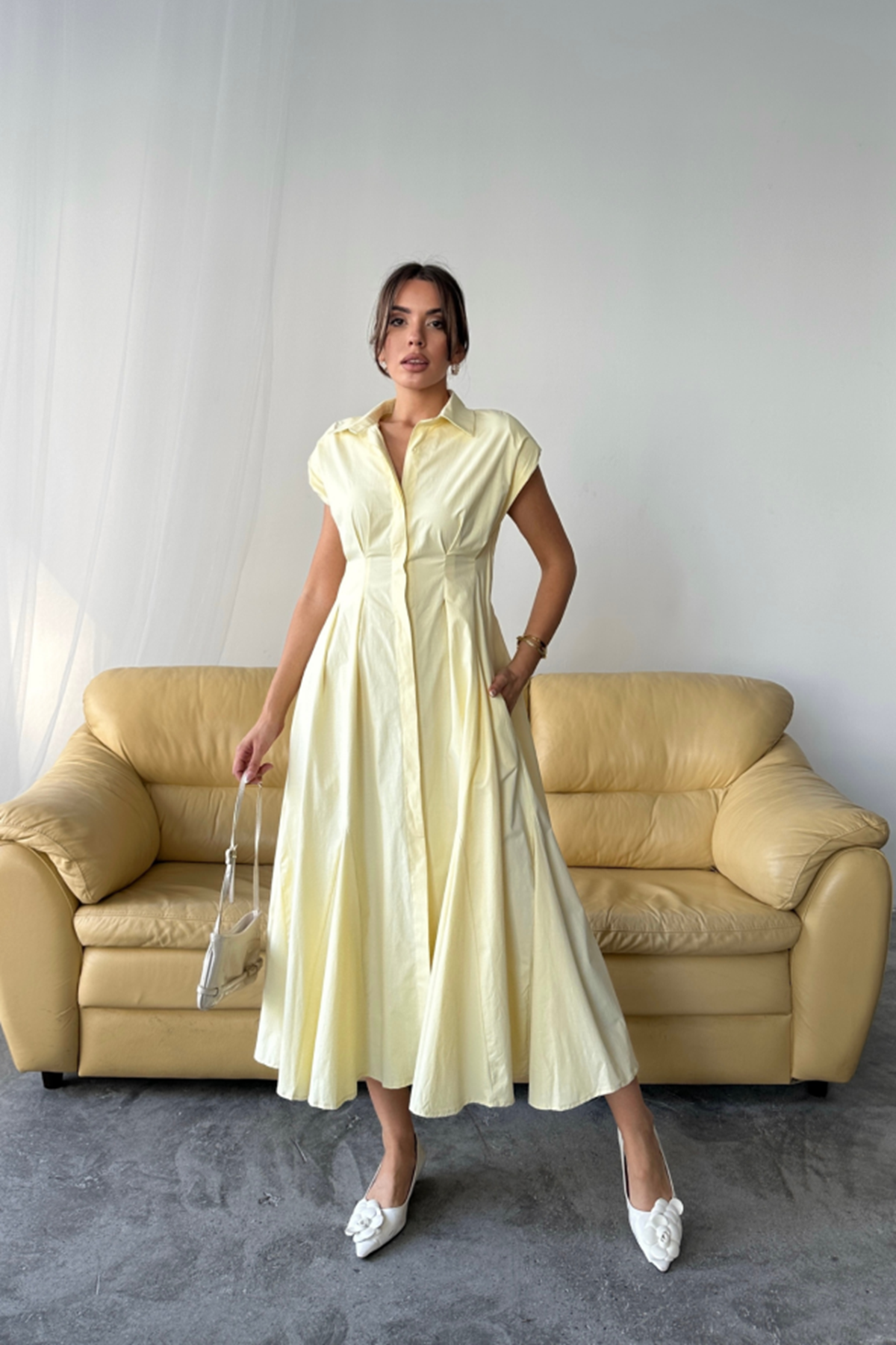 KOLSUZ VATKALI ÖNDEN DÜĞMELİBEL PENS DETAYLI POPLİN ELBİSE - Sarı