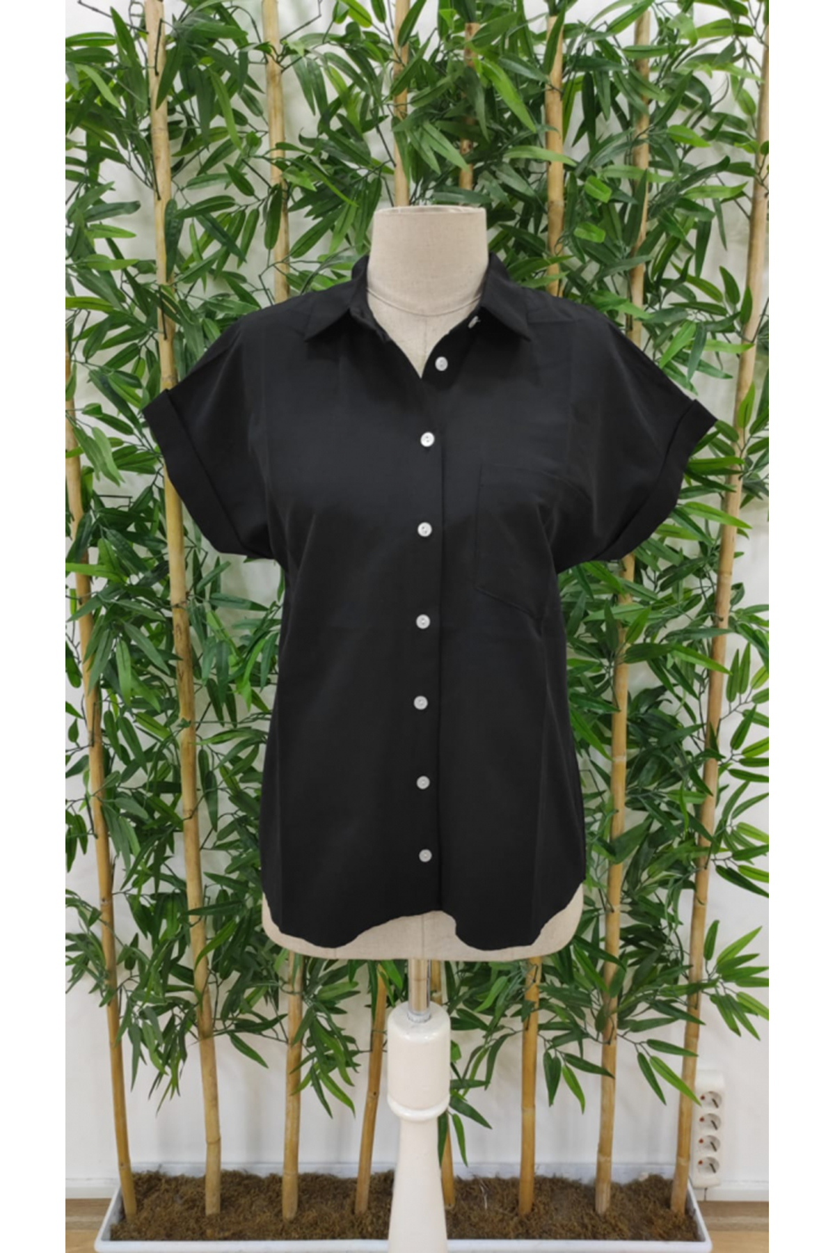 Kadın Kısa Kollu V Yakalı önden Düğmeli Dokuma Gömlek