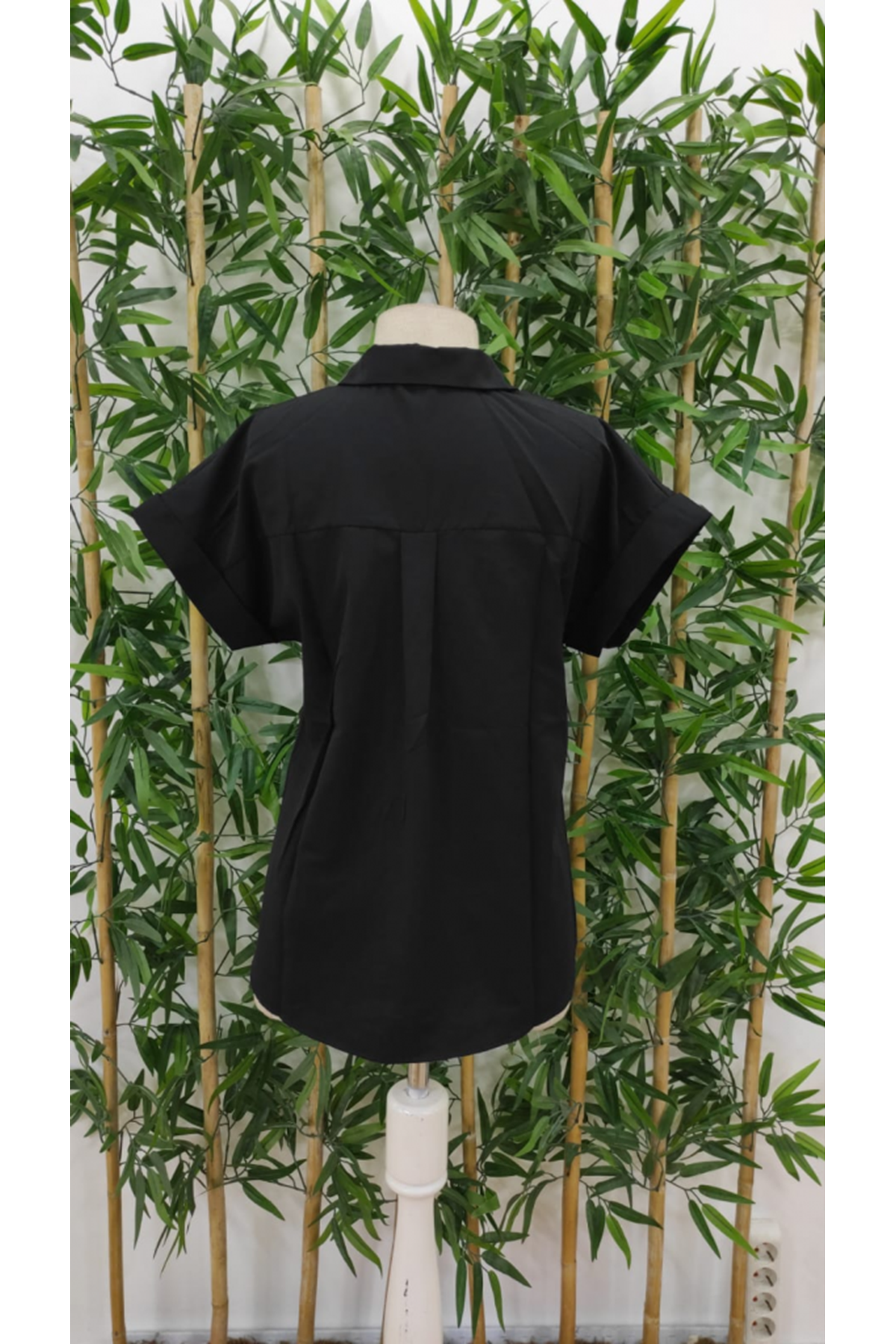 Kadın Kısa Kollu V Yakalı önden Düğmeli Dokuma Gömlek