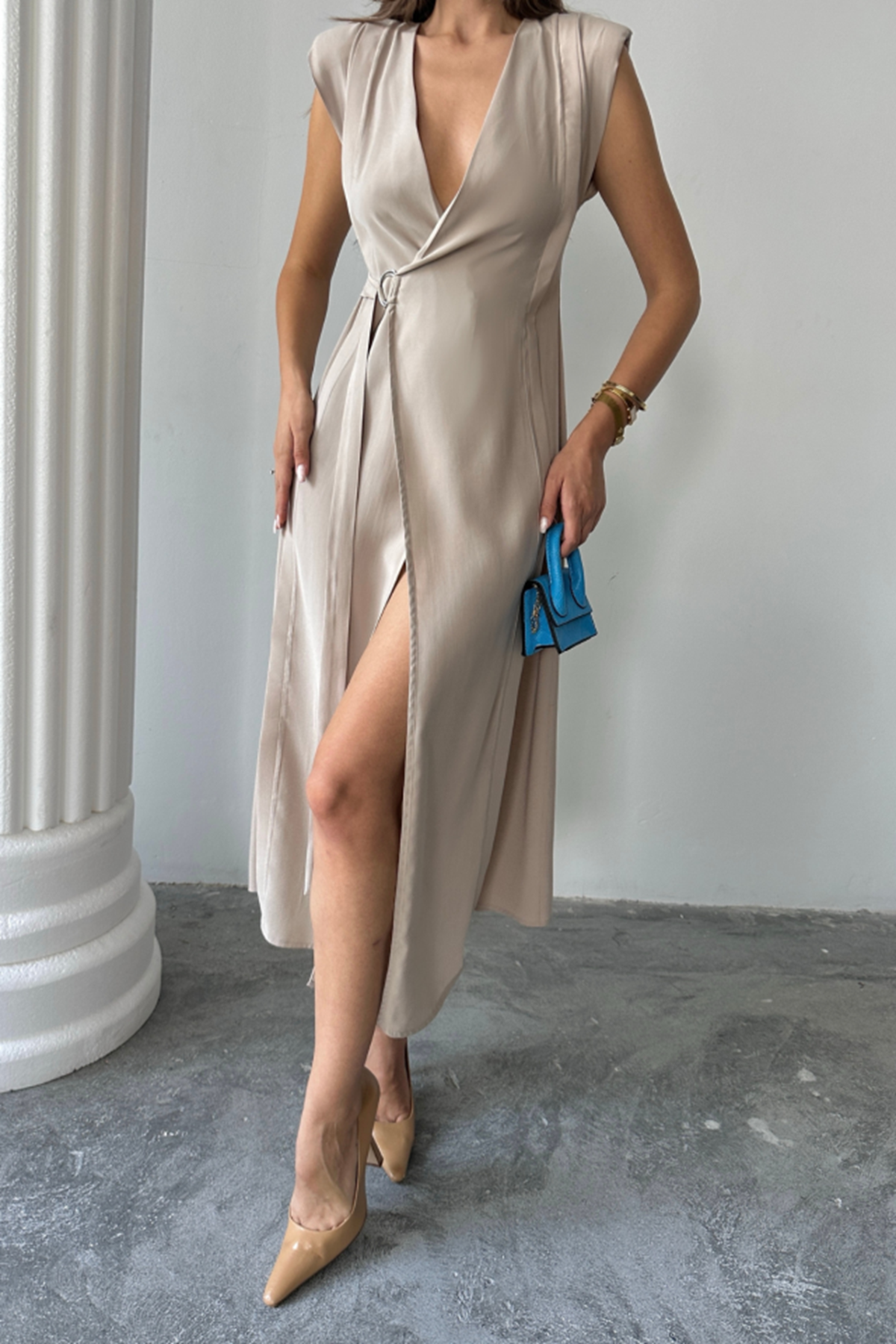 KRUVAZE VATKALI KOLSUZ ELBİSE MODAL KUMAŞ - Bej