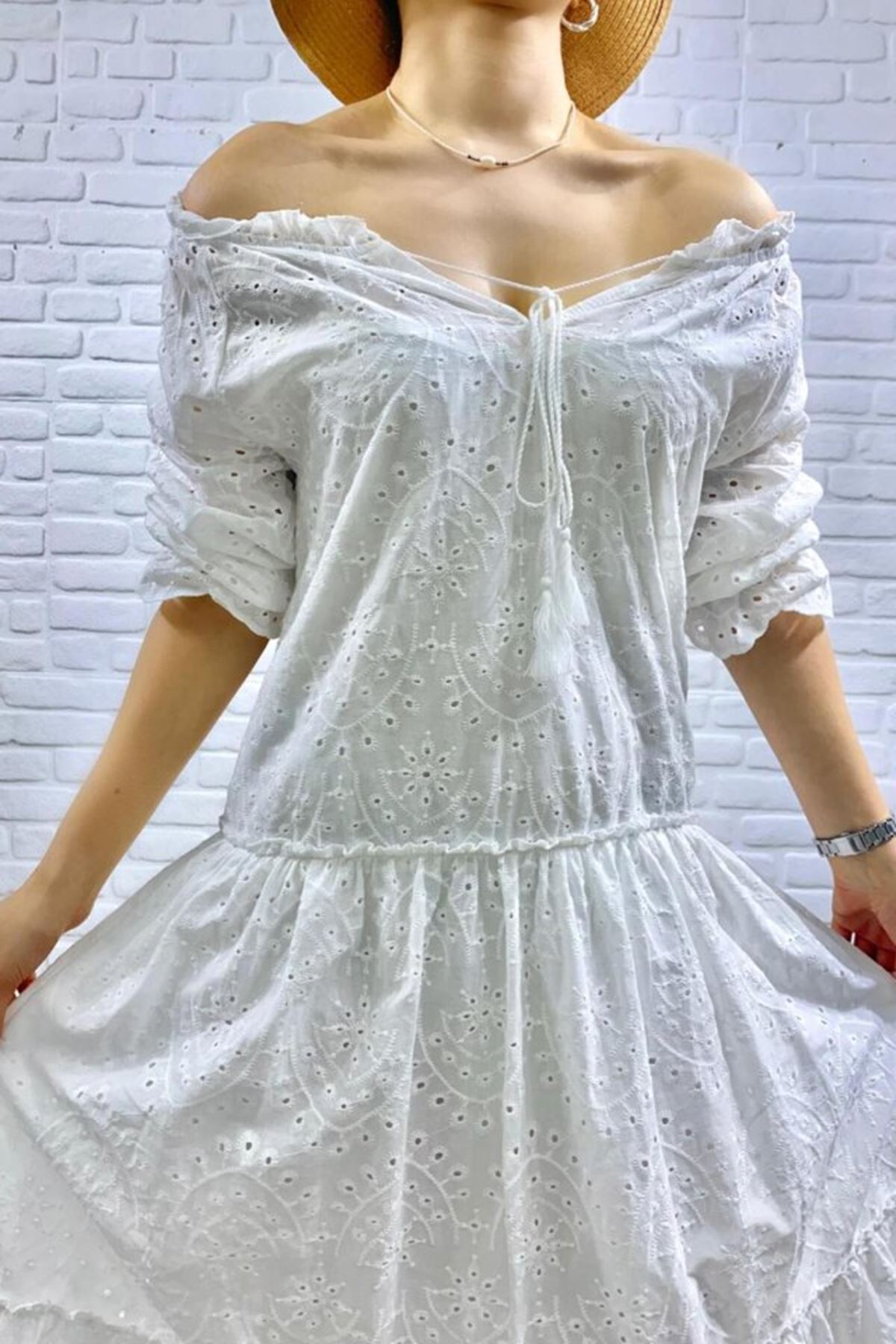 Beyaz Dantelli New Elbise