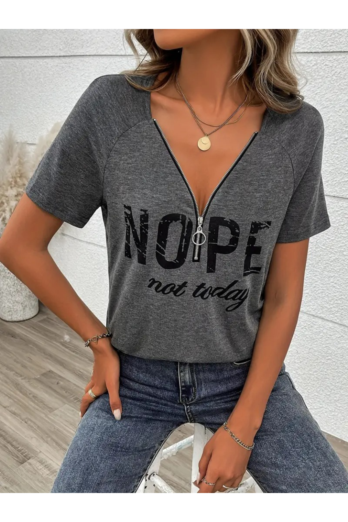 Kadın Kısa Kollu önden Fermuarlı Yazı Baskılı Viskon Bluz
